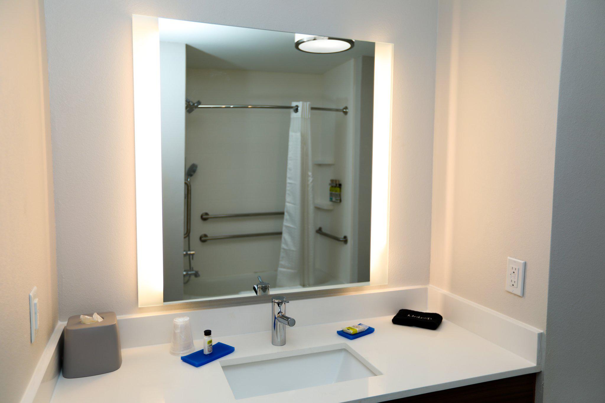 Holiday Inn Express Hillsboro I-35 by IHG Image