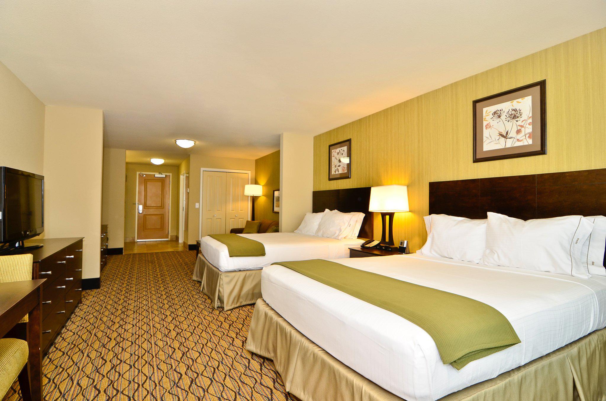 Holiday Inn Express & Suites Williston Photo