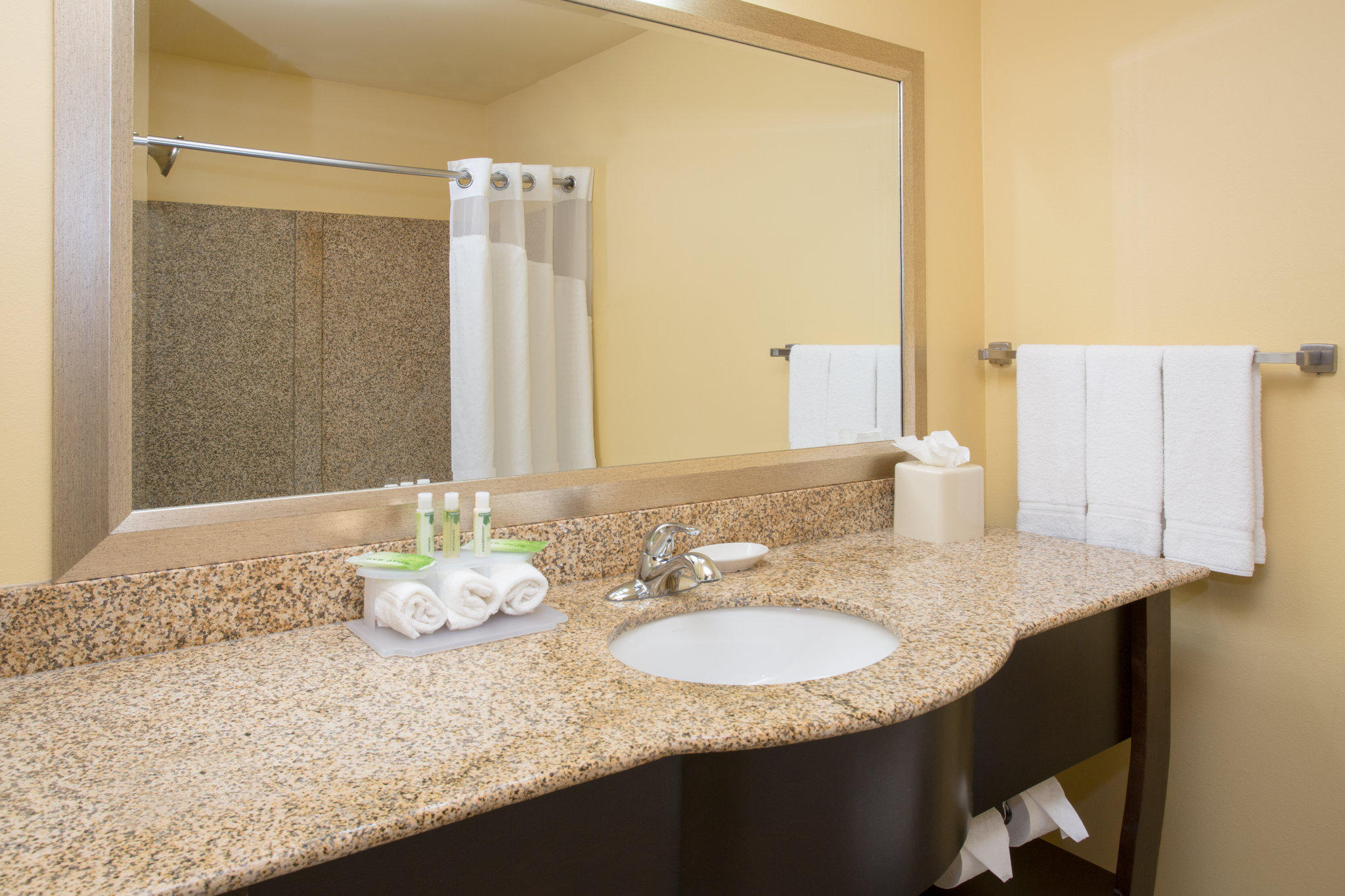 Holiday Inn Express & Suites Denver North - Thornton Photo