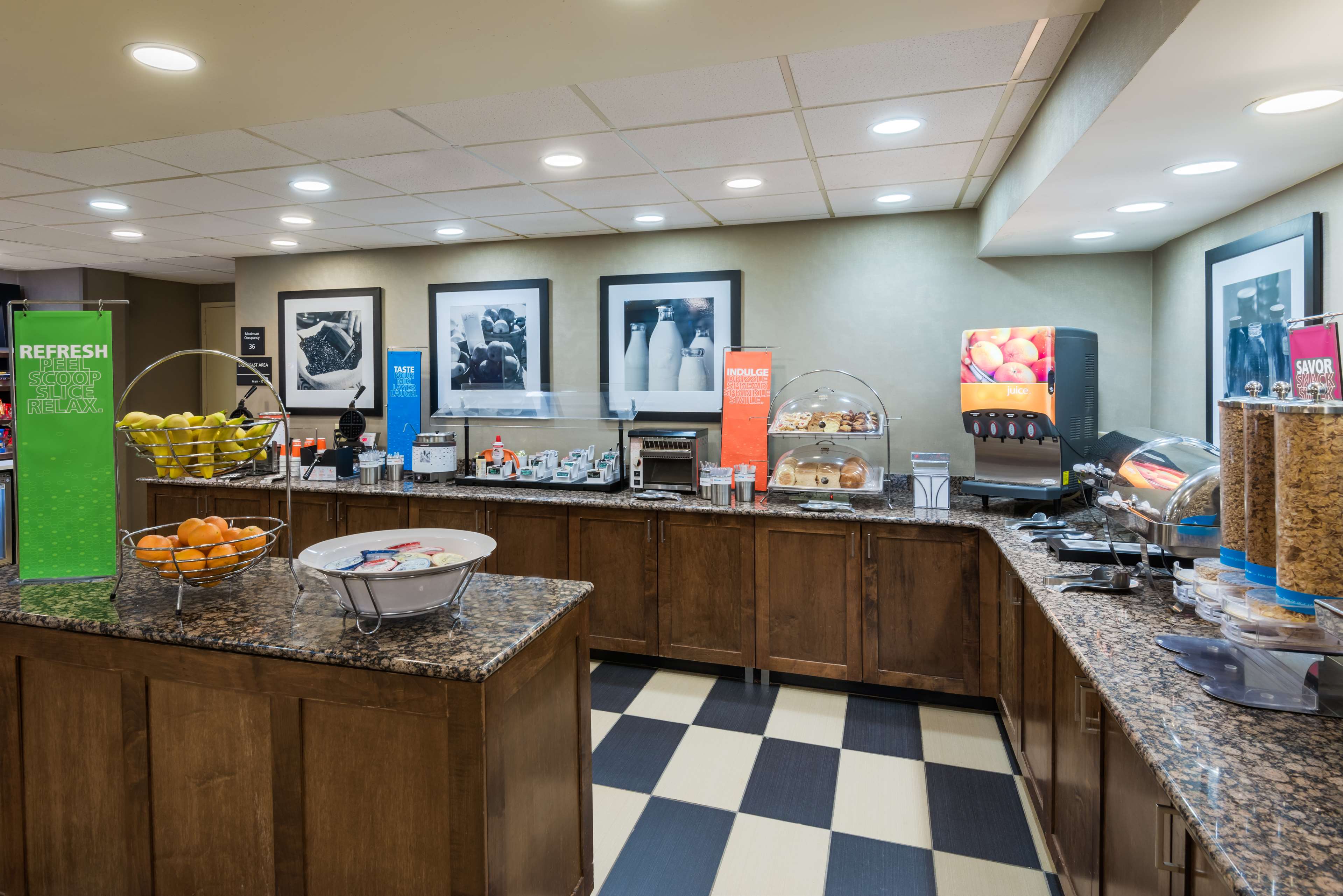 Hampton Inn Charlotte-University Place Photo