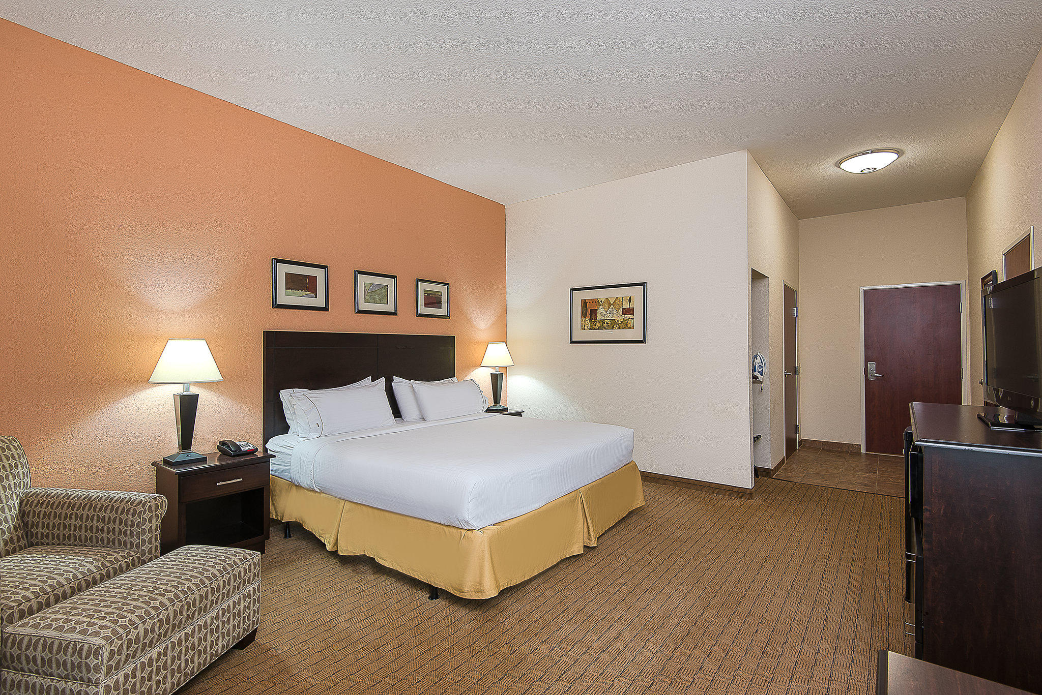 Holiday Inn Express & Suites Lafayette East Photo