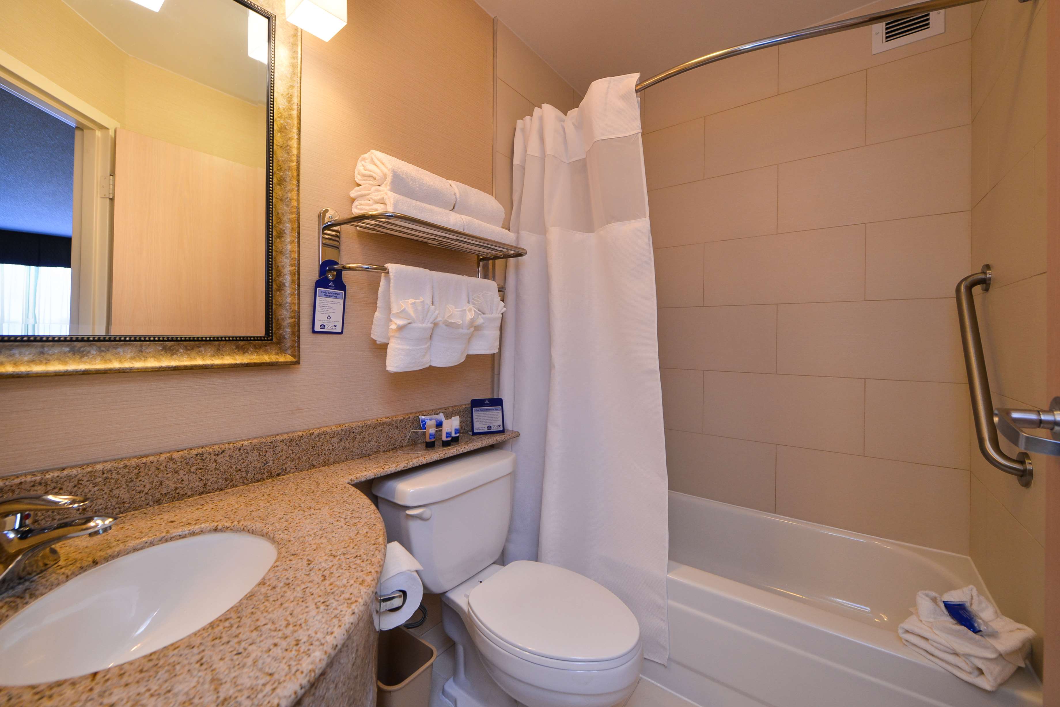 Best Western Plus Glenview-Chicagoland Inn & Suites Photo