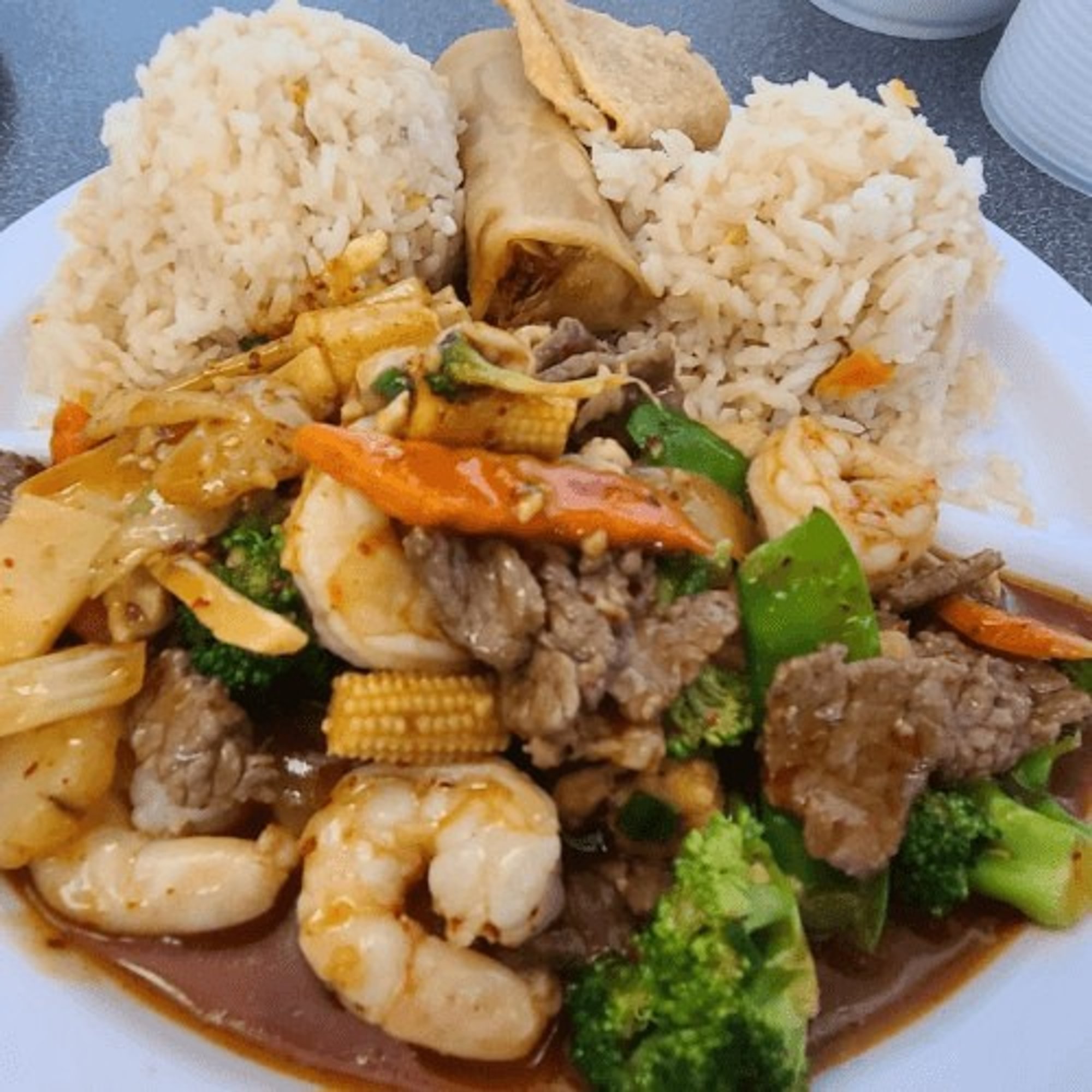 Chinese Festival special (Includes eggroll,crab rangoon and rice)