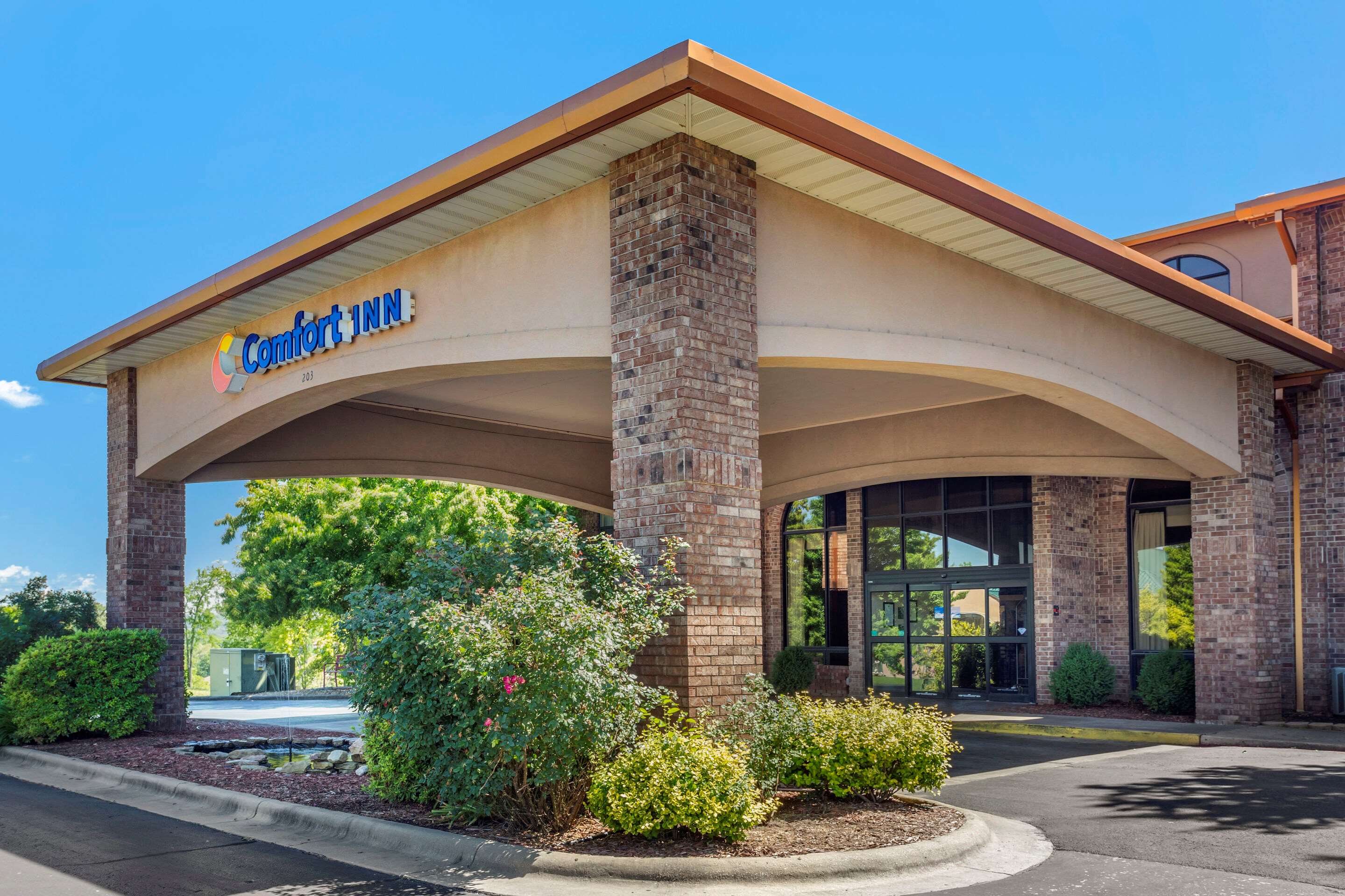 Comfort Inn At Thousand Hills Photo