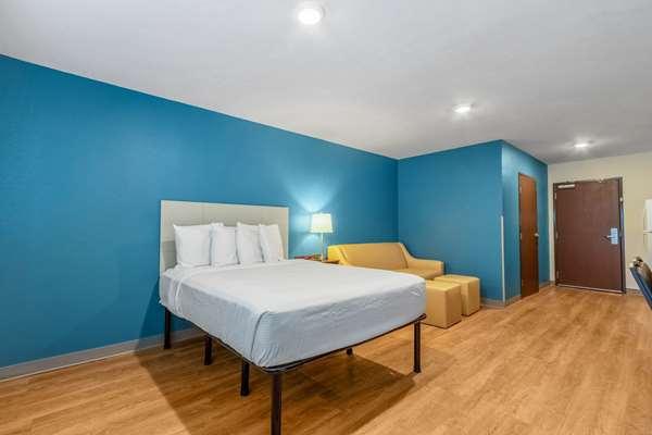 WoodSpring Suites Miramar Image