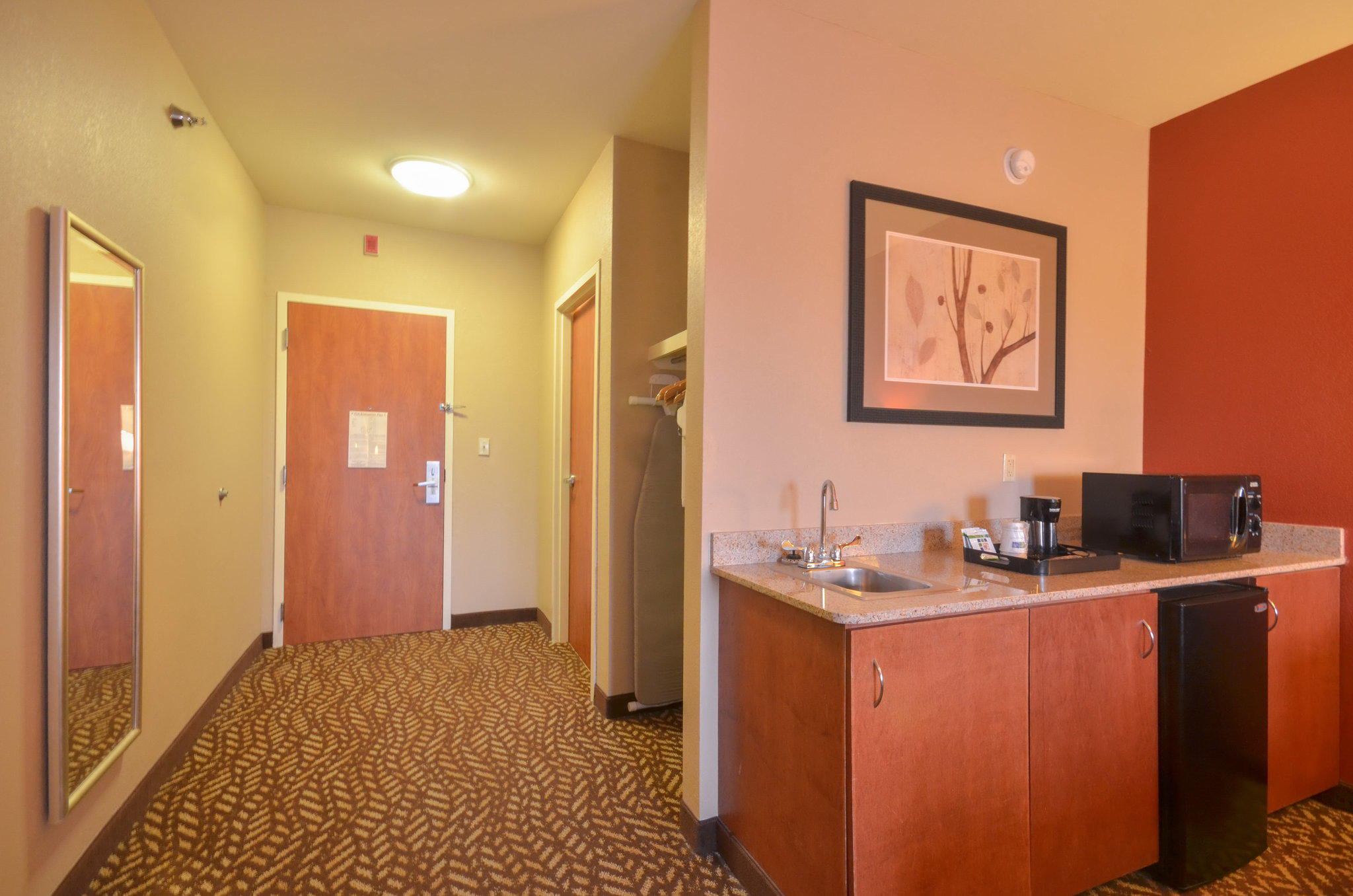 Holiday Inn Express & Suites Pine Bluff/Pines Mall Photo