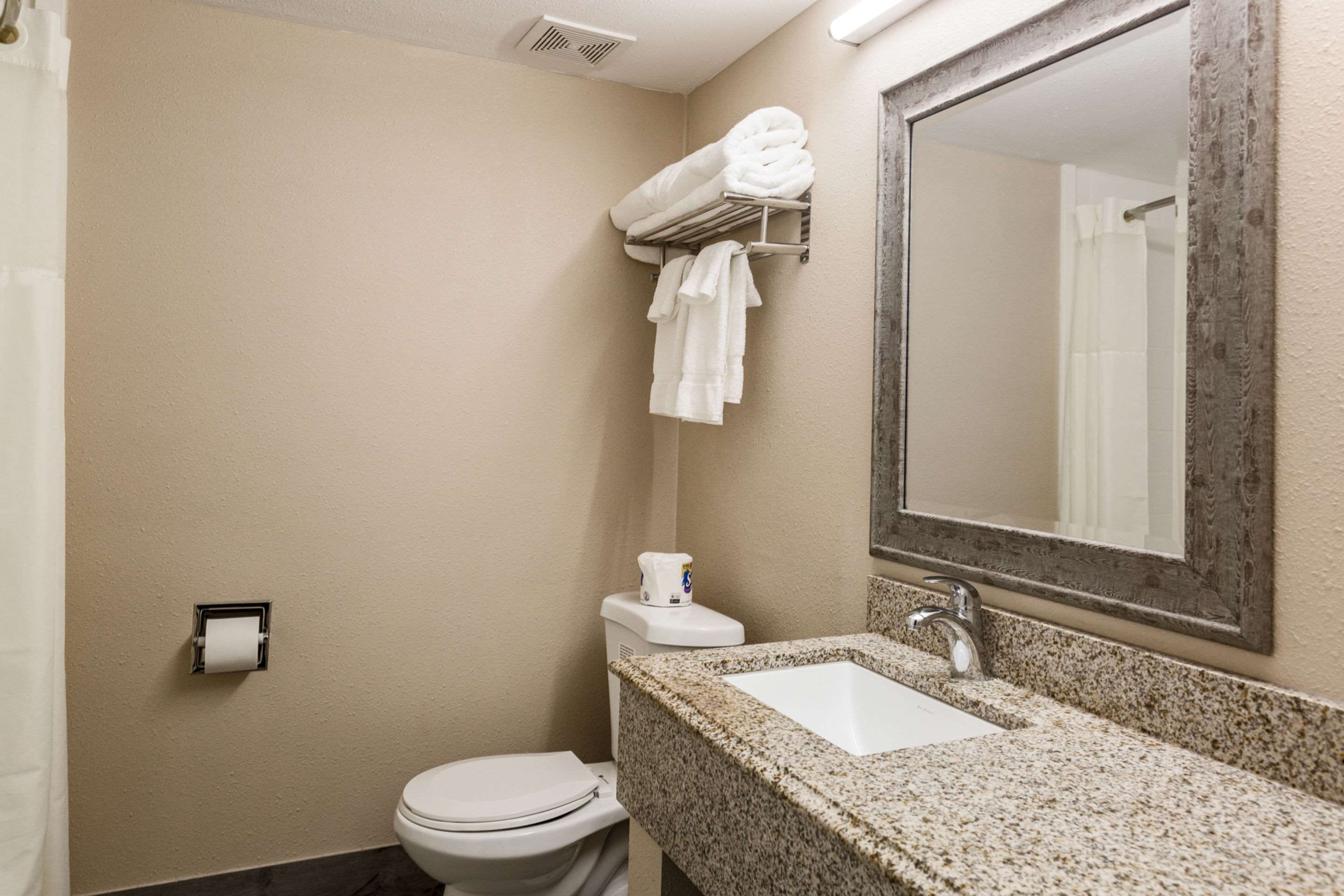 Rodeway Inn & Suites Stroudsburg - Poconos Photo