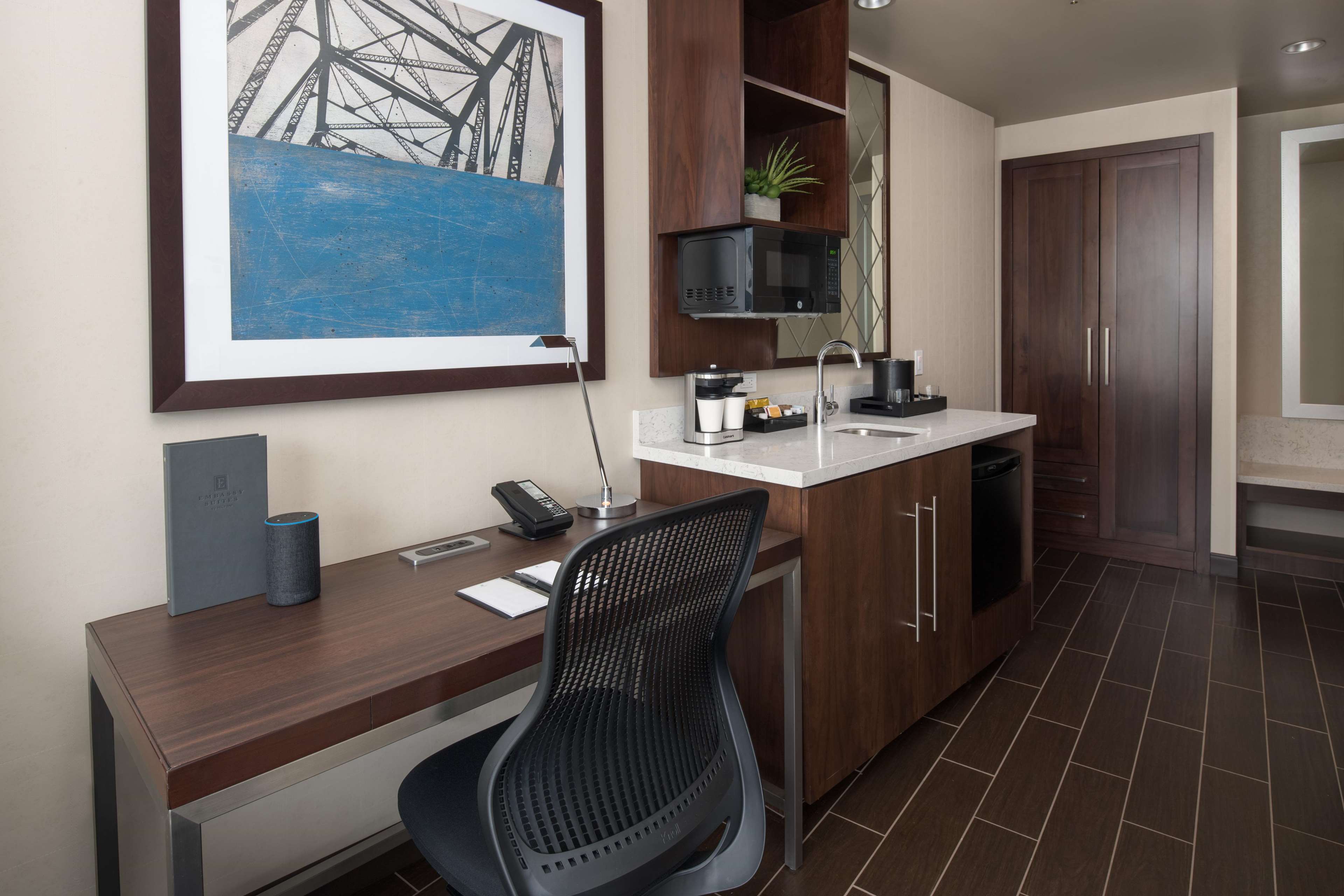 Embassy Suites by Hilton Seattle Downtown Pioneer Square Photo