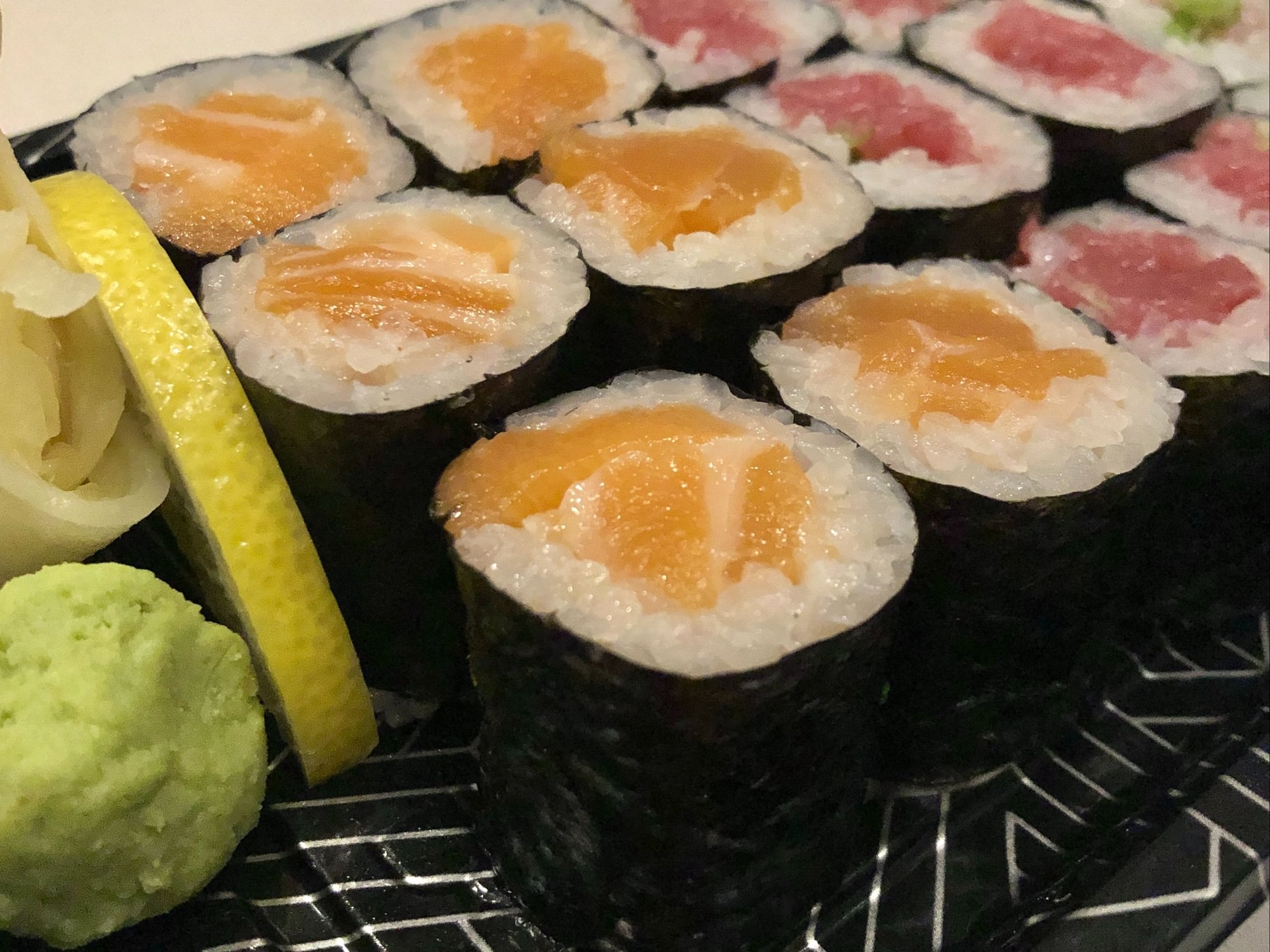 Salmon Hosomaki Roll