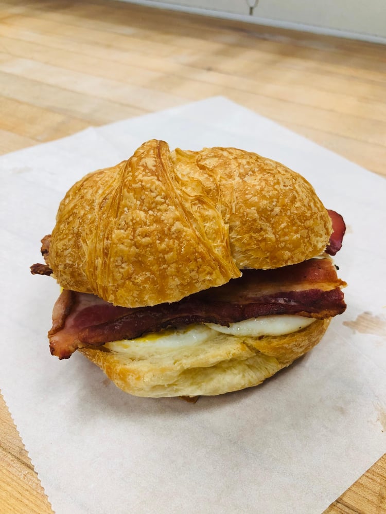 Croissant SW: Bacon & Egg