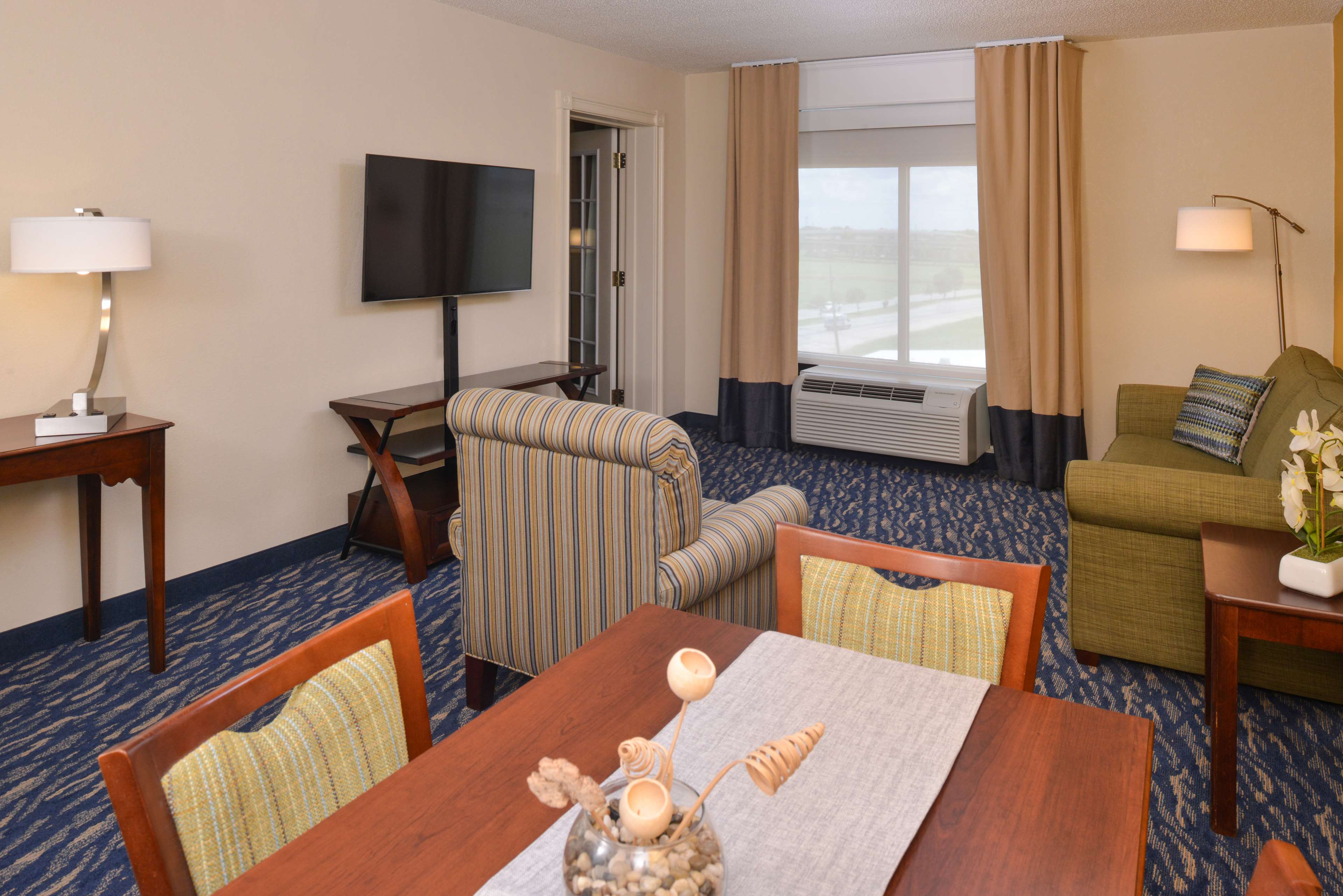 Radisson Hotel New Orleans Airport Photo