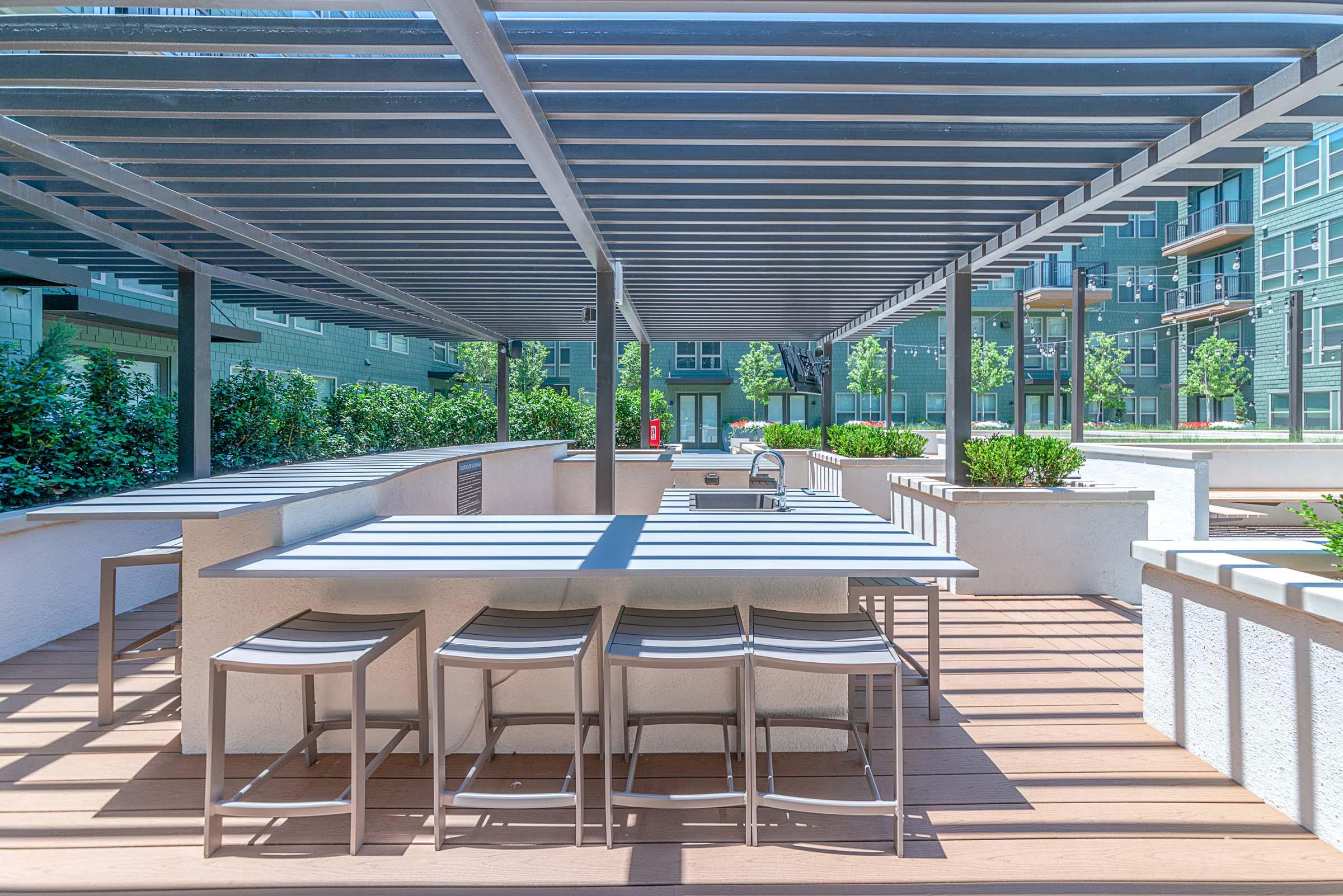 Courtyard countertop seating and kitchen area