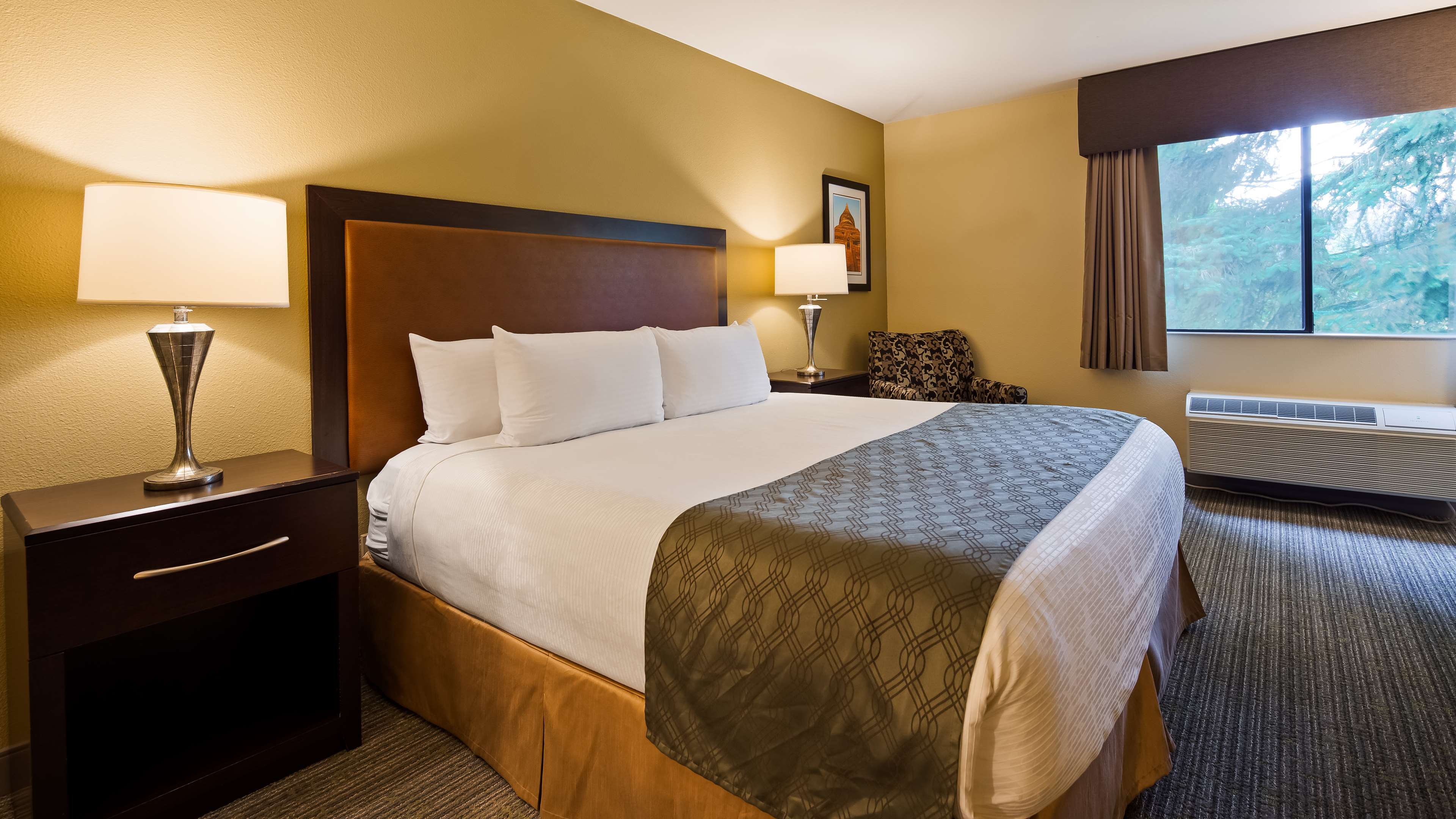 Best Western Plus Plaza by the Green Photo