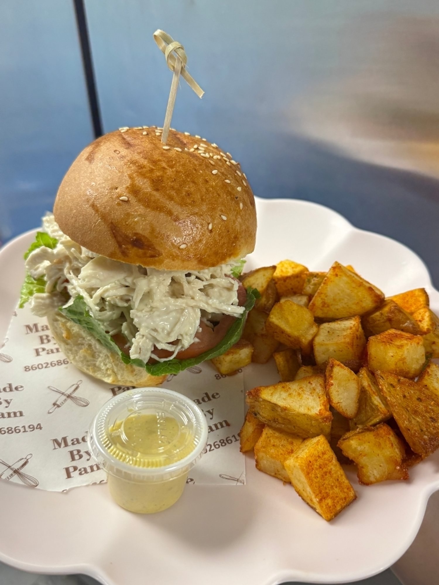 Signature Chicken Sandwich/ Pan con pollo