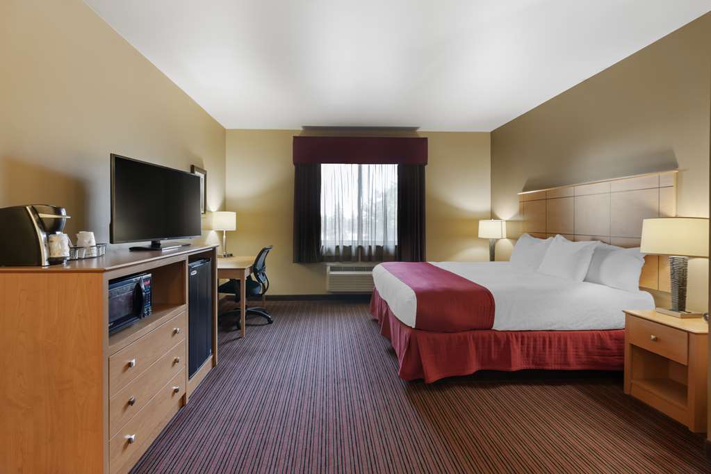 Best Western Golden Prairie Inn & Suites Image