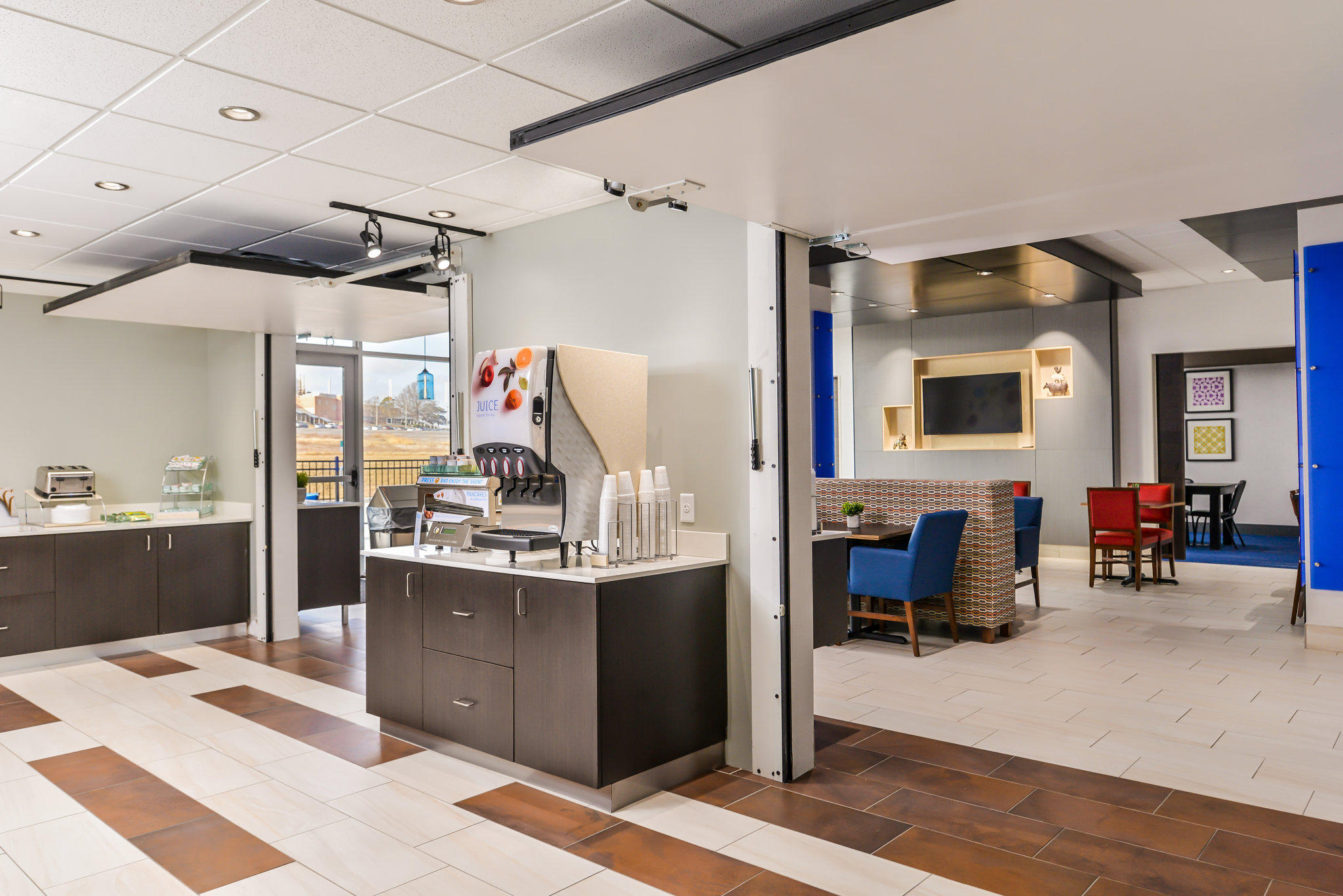 Holiday Inn Express & Suites Lee's Summit - Kansas City Photo