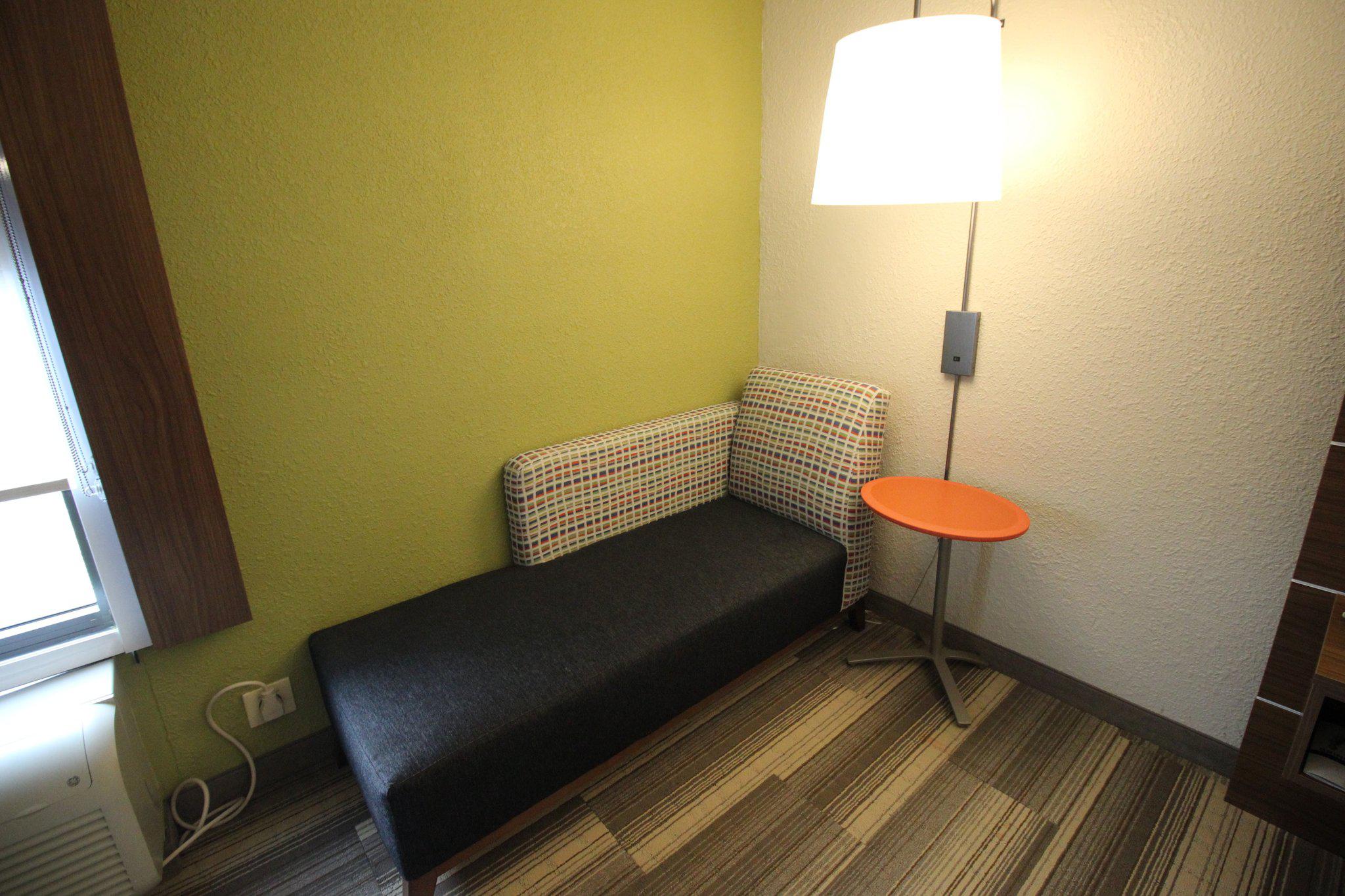 Holiday Inn Express & Suites Houston - Memorial Park Area Photo