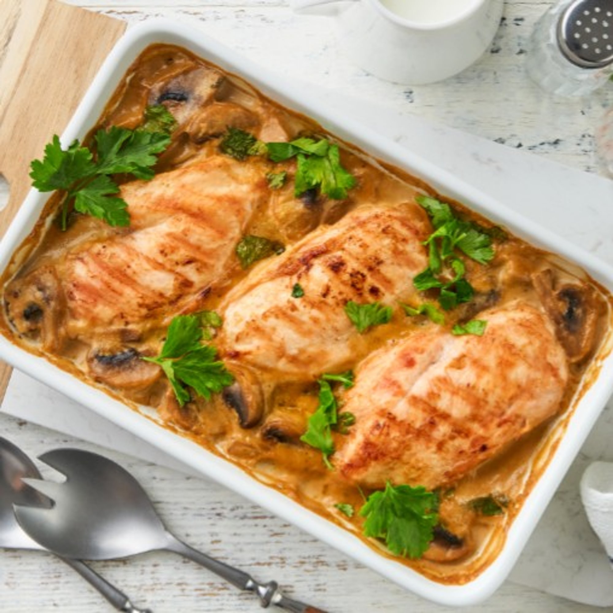 Chicken with green peas & mushrooms