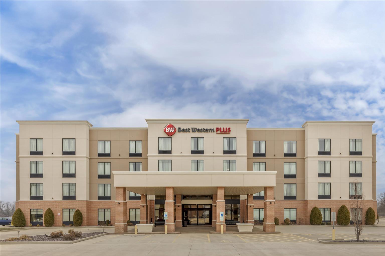 Best Western Plus Centralia Hotel & Suites Image
