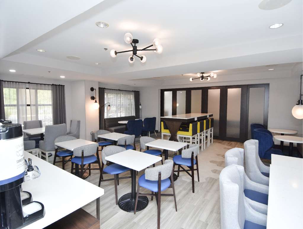 Hampton Inn Auburn Image