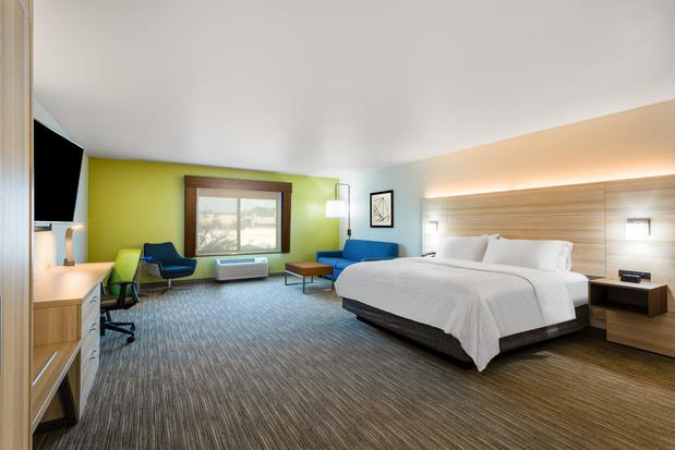 Images Holiday Inn Express & Suites Lewisburg, an IHG Hotel