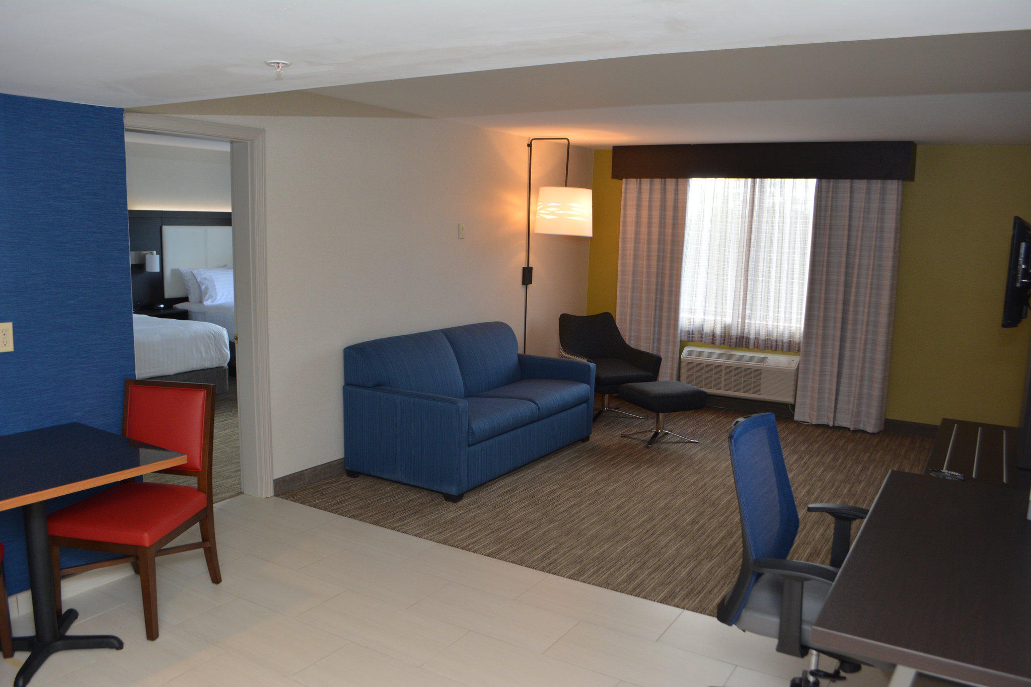 Holiday Inn Express & Suites Waterville - North Photo