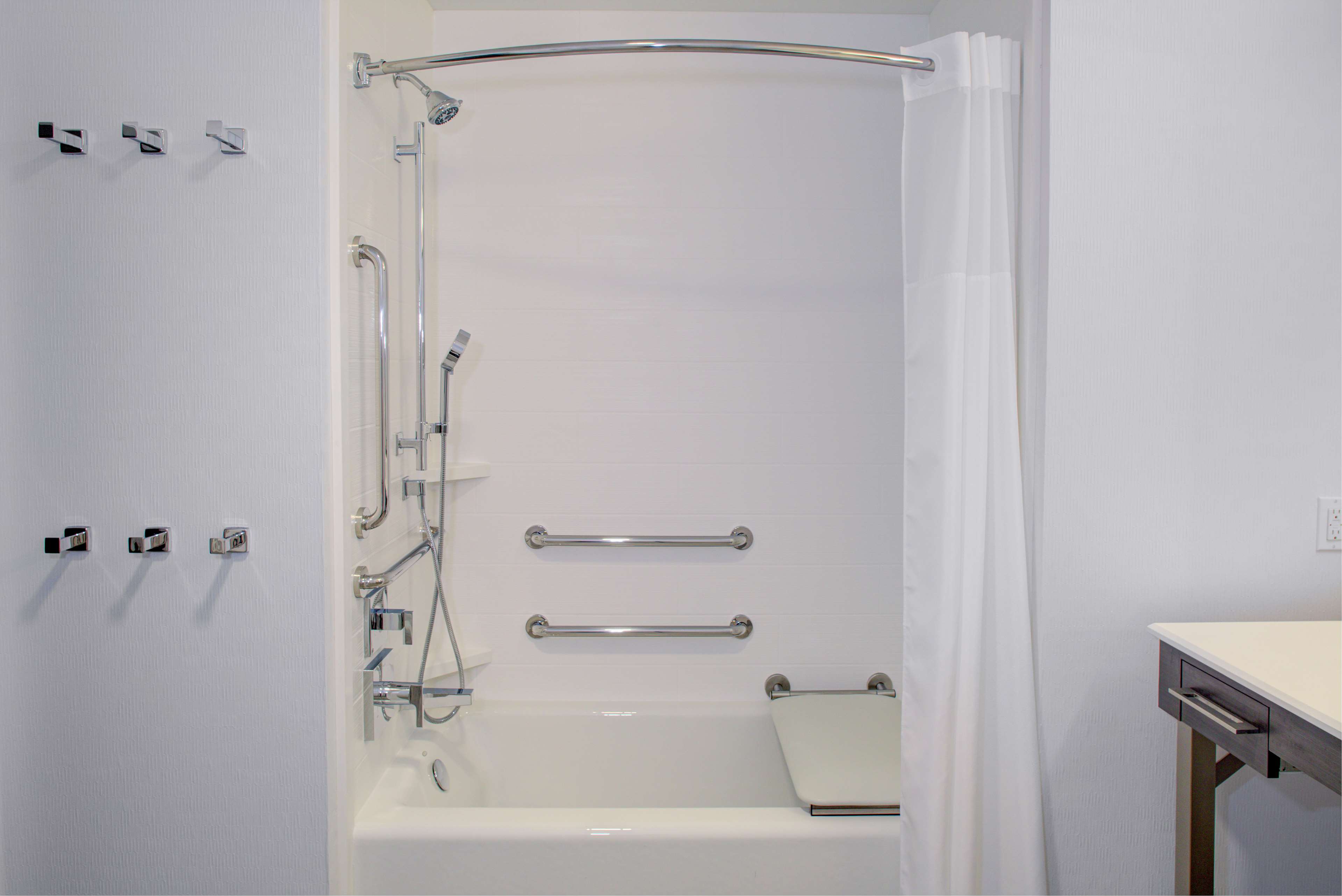 Guest room bath