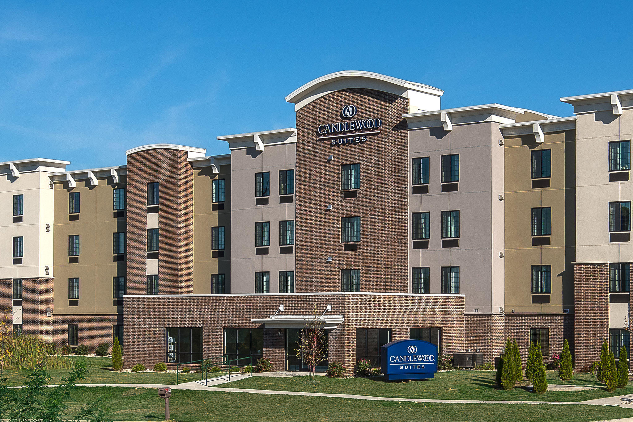 Candlewood Suites Bloomington Photo