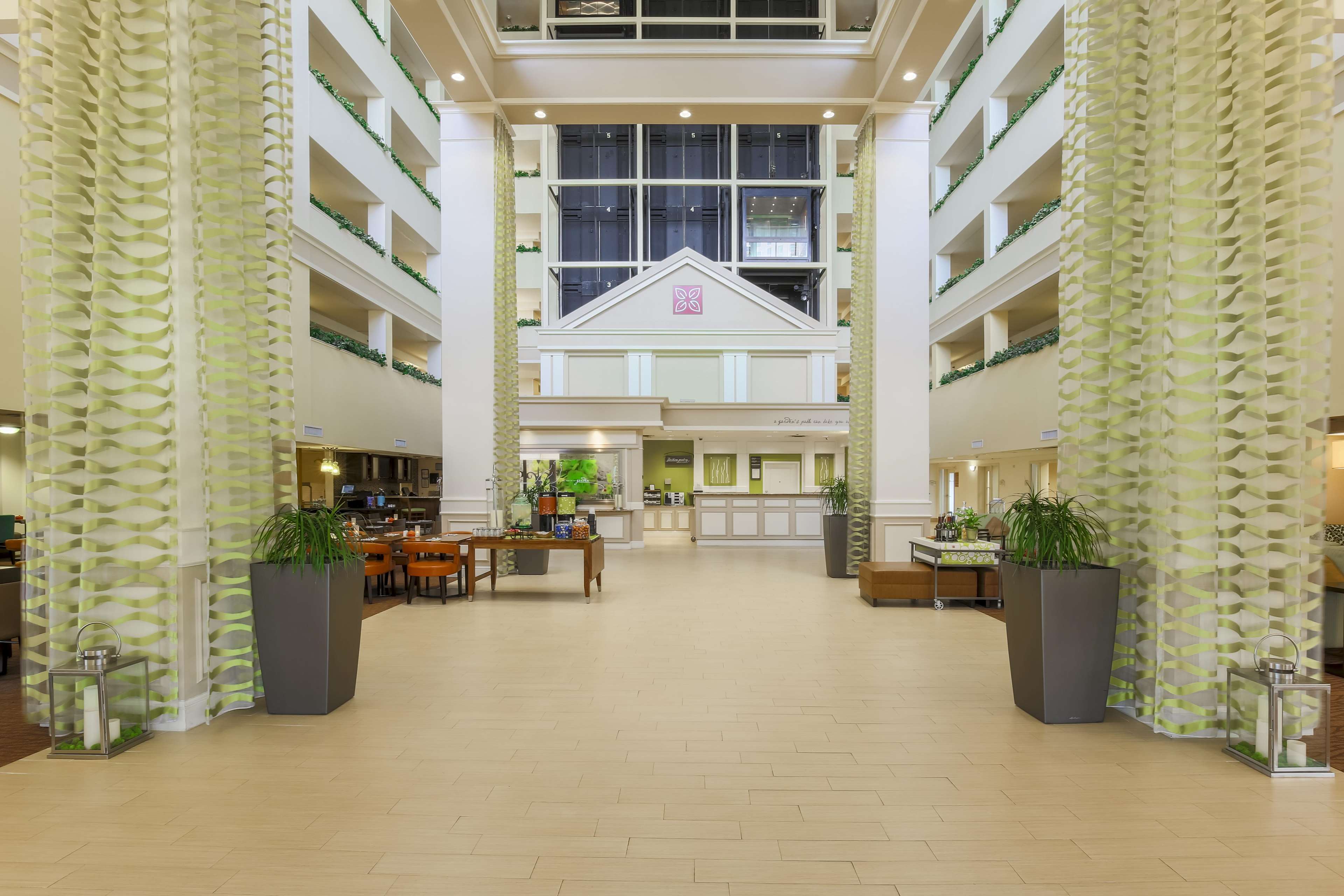 Hilton Garden Inn Dallas/Market Center Photo