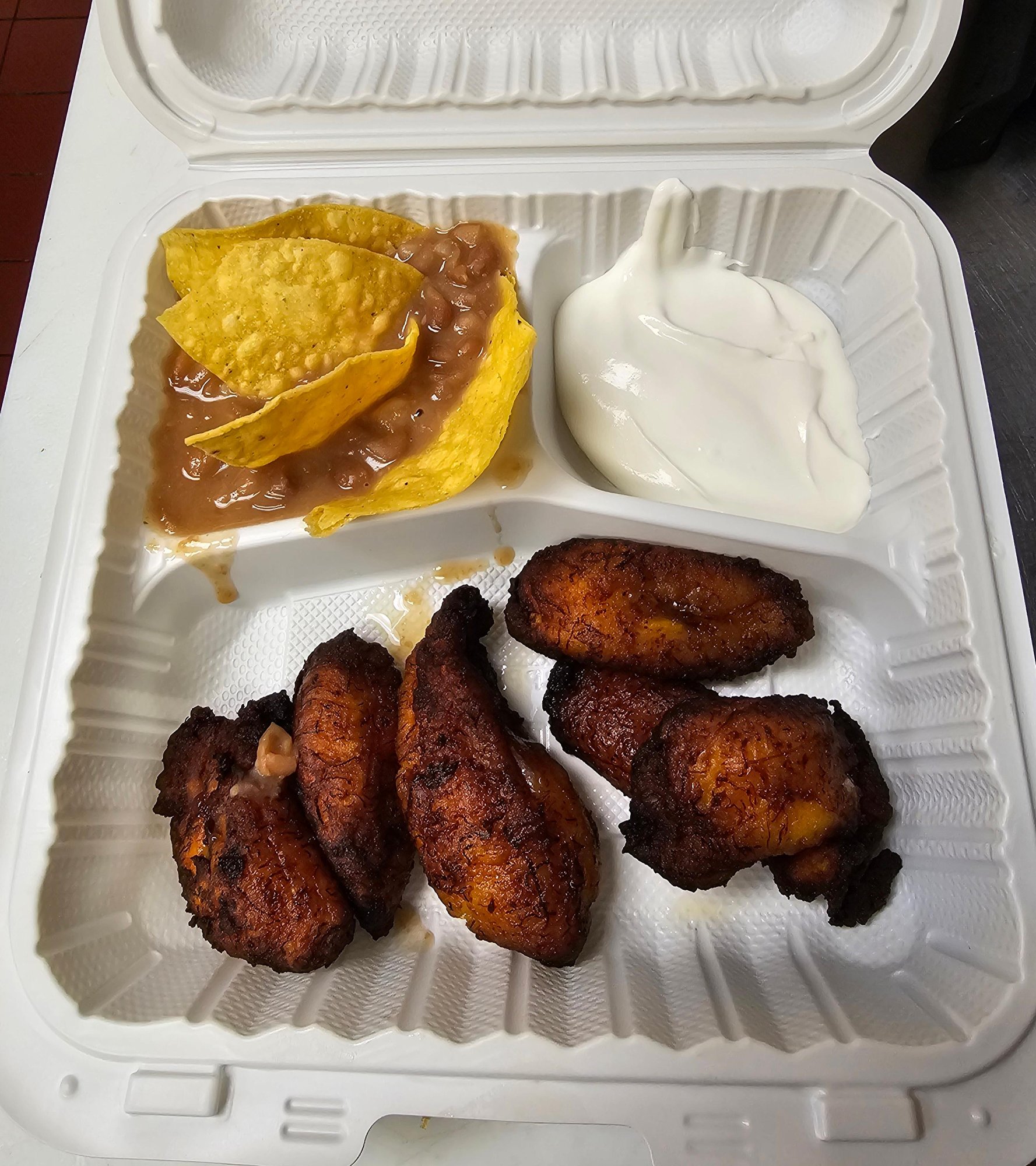 Platanos con Frijol y Crema