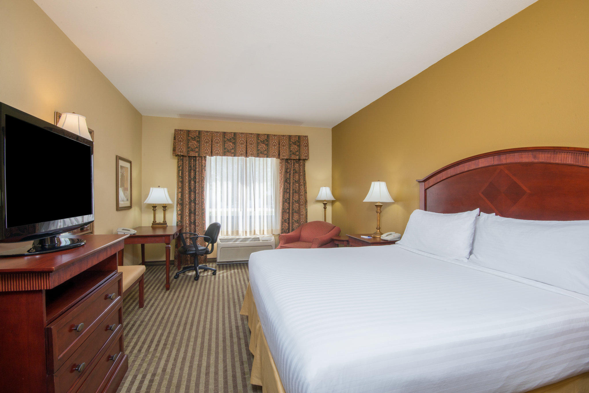 Holiday Inn Express & Suites Enid-Hwy 412 Photo