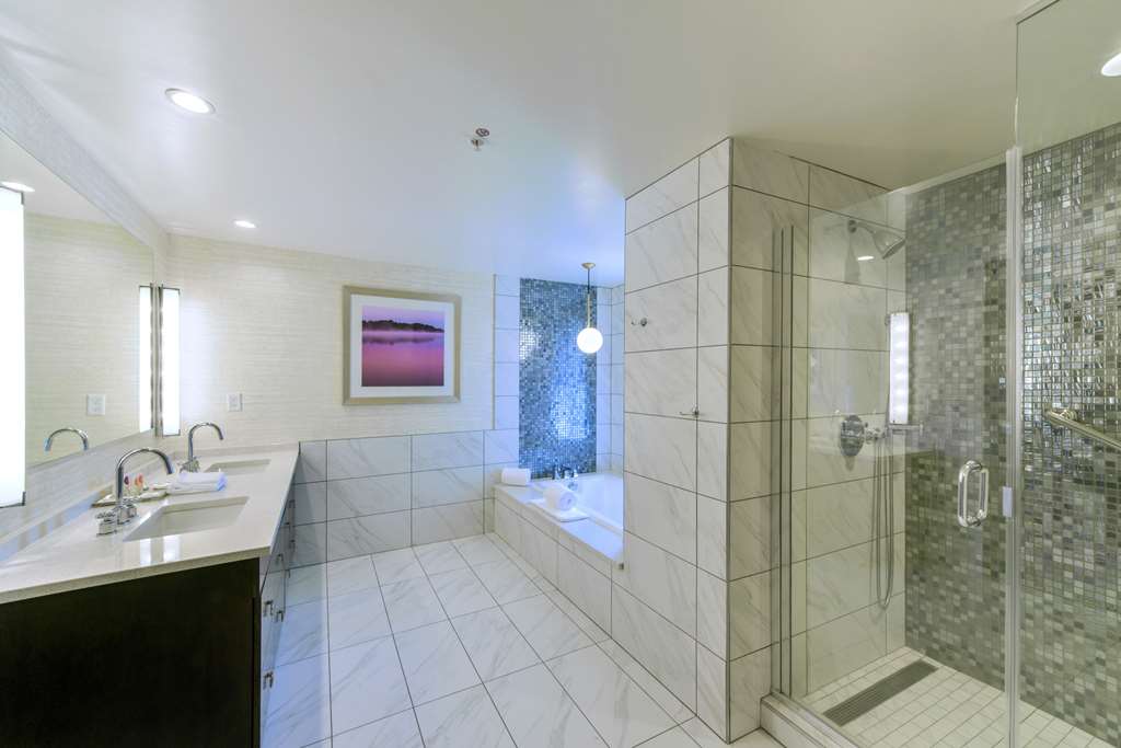 DoubleTree by Hilton Asheville Downtown Image