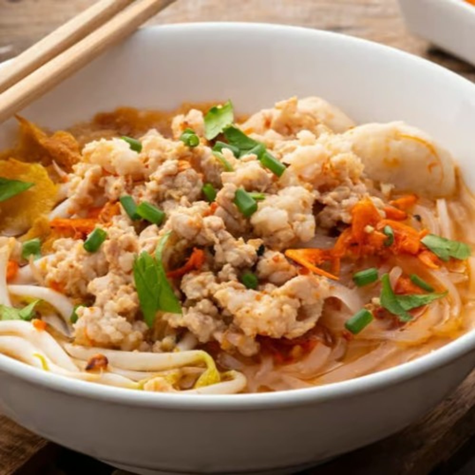 E18-Tom Yum Noodle Soup
