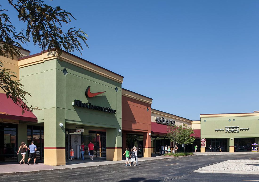 JOHNSON CREEK PREMIUM OUTLETS