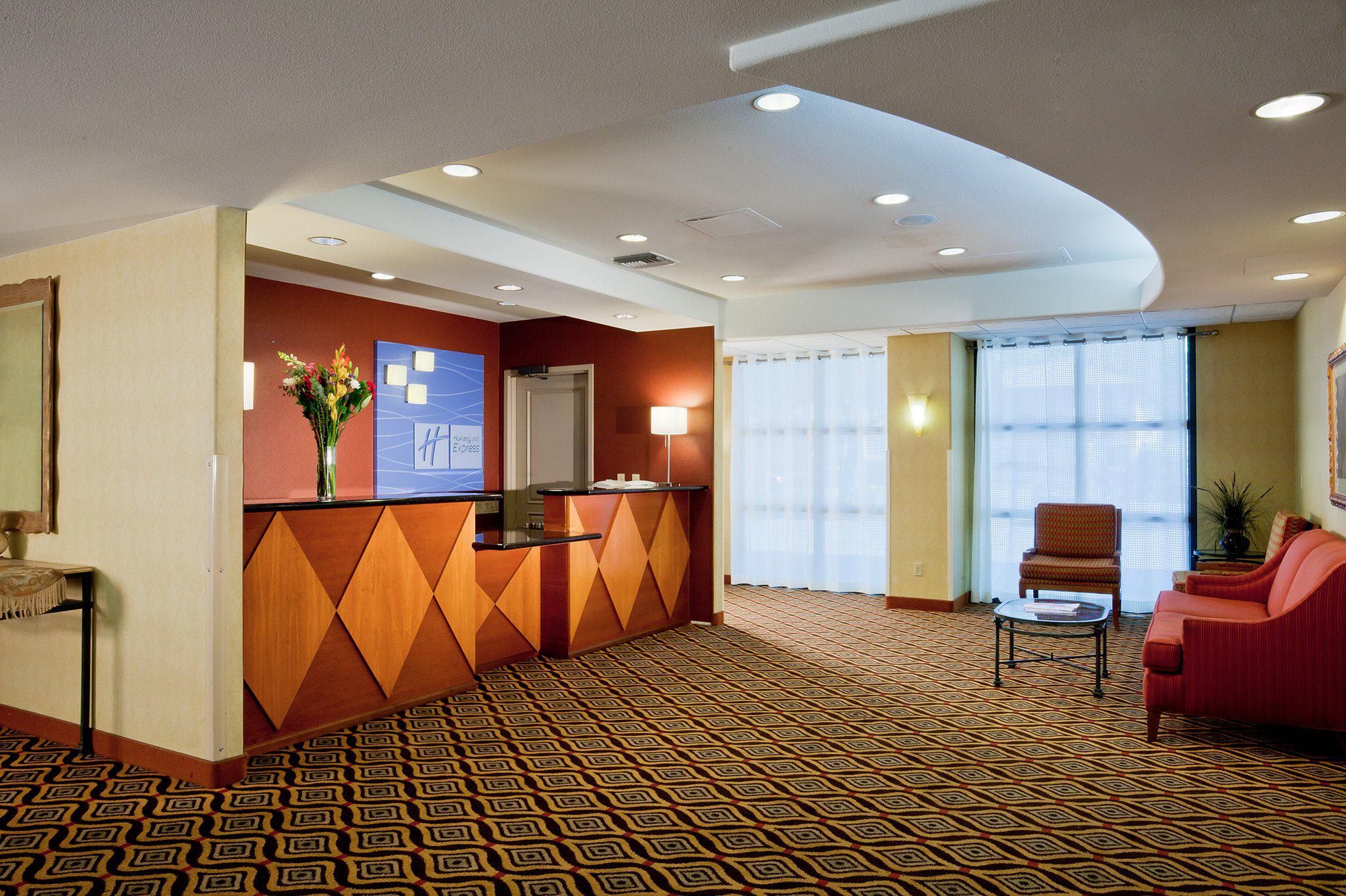 Holiday Inn Express Sacramento Convention Center Photo