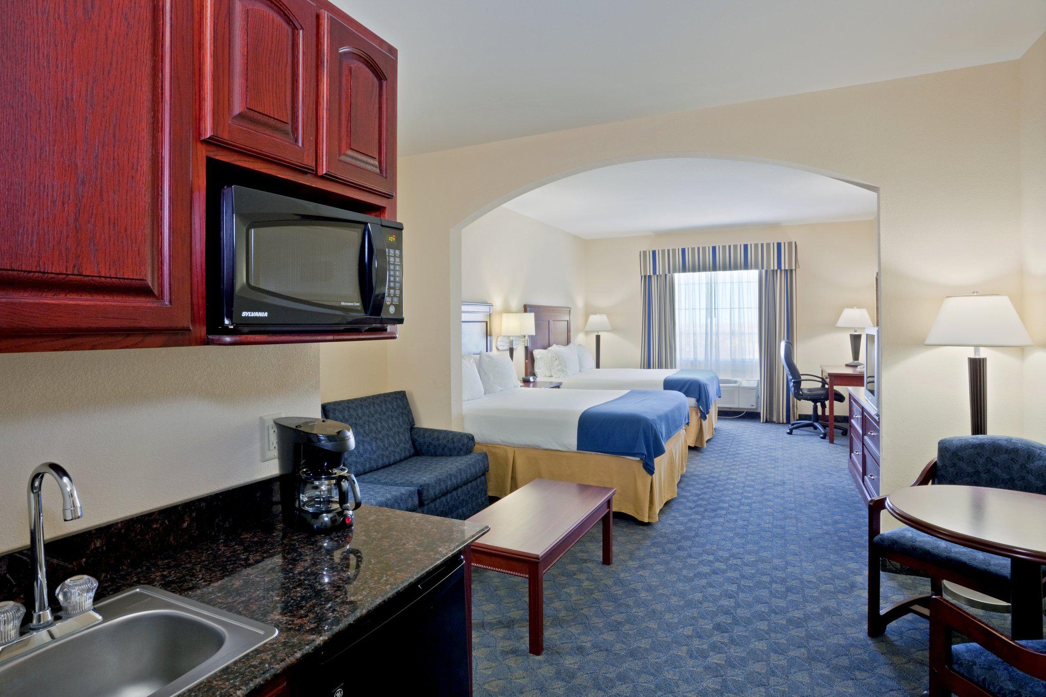 Holiday Inn Express & Suites Pampa Photo