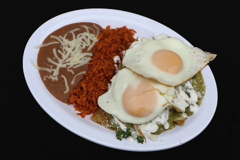 Chilaquiles con Huevo Plate