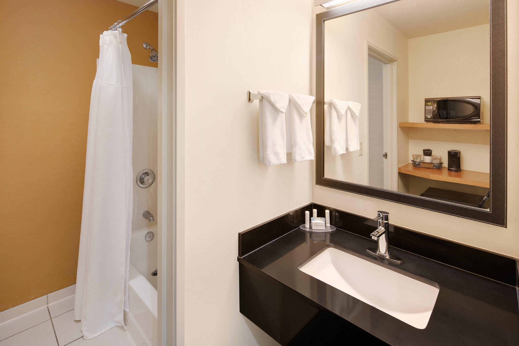 Fairfield Inn & Suites by Marriott Indianapolis Airport Photo