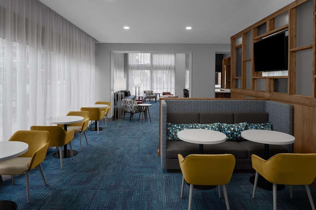 Hampton Inn Cleveland-Downtown Image