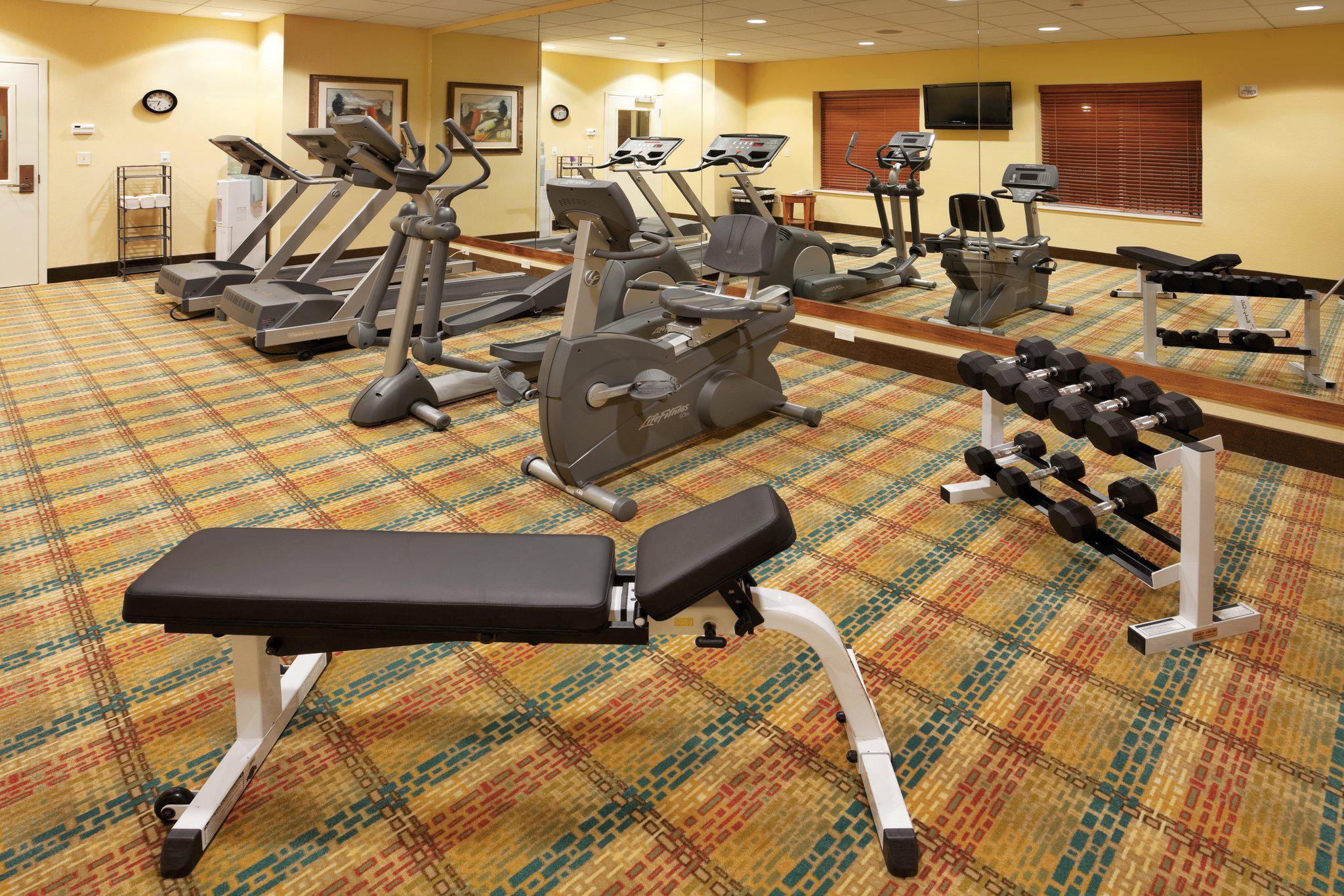 Holiday Inn Express & Suites Greensboro - Airport Area Photo