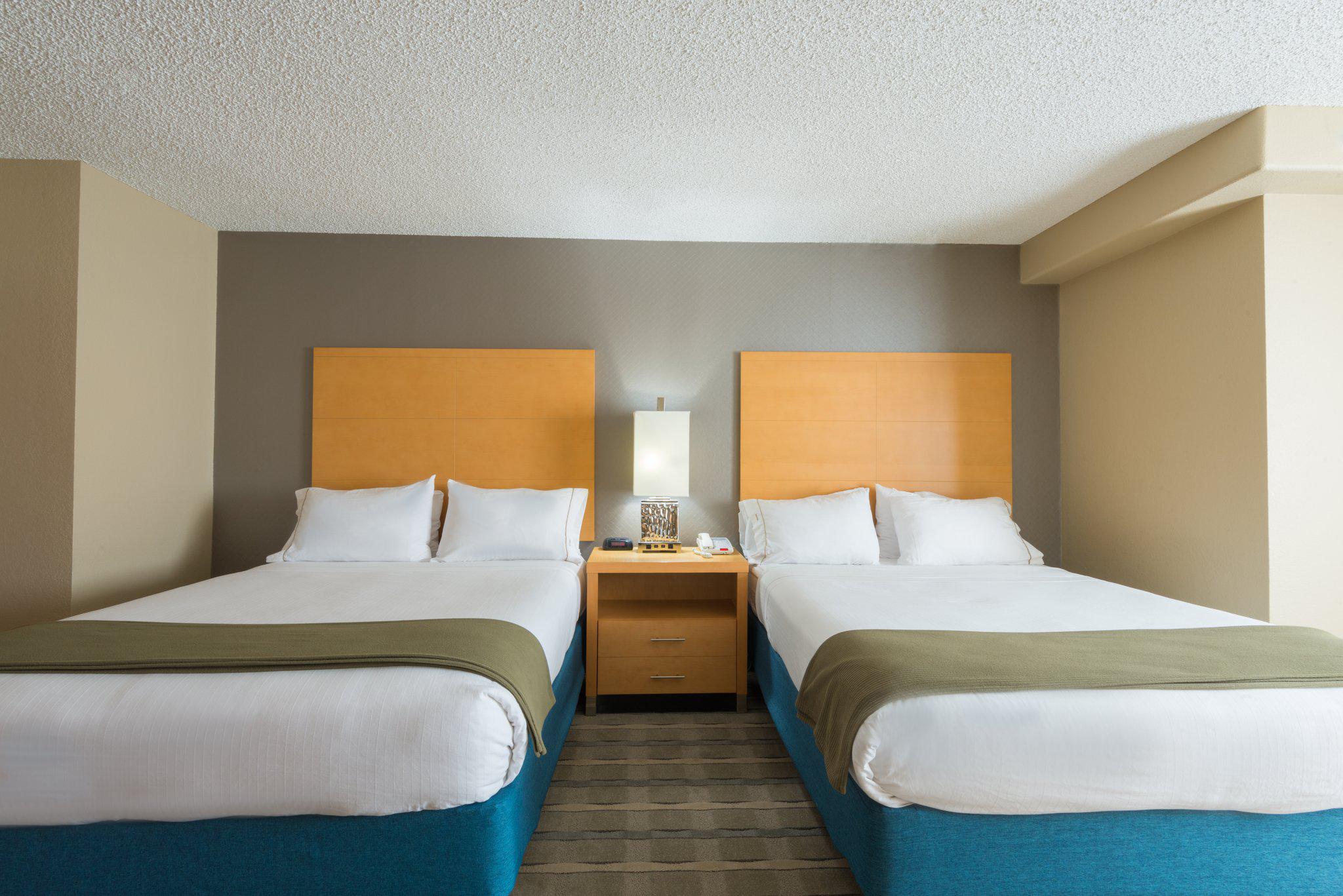 Holiday Inn Express & Suites Wheat Ridge-Denver West Photo