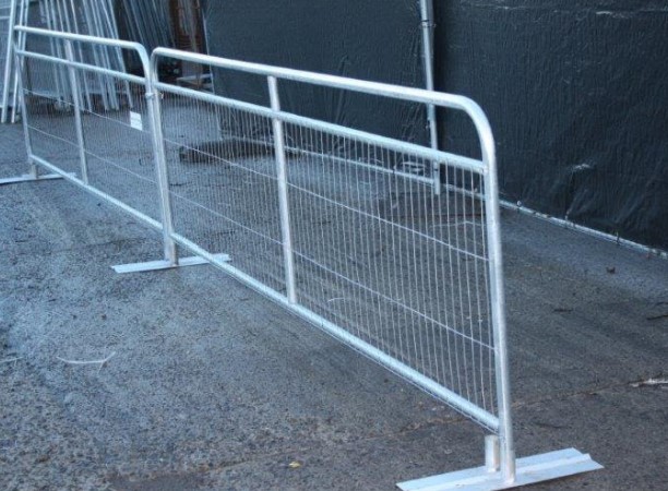 Mesh Traffic Barrier complete with double metal flat foot and coupler