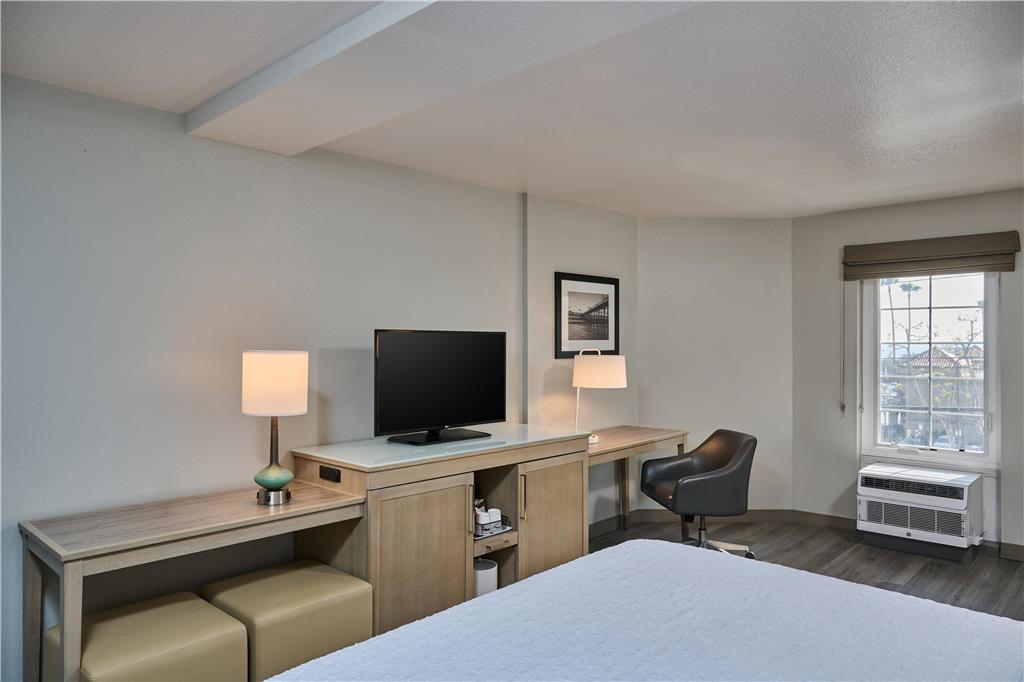 Hampton Inn and Suites Hermosa Beach Image