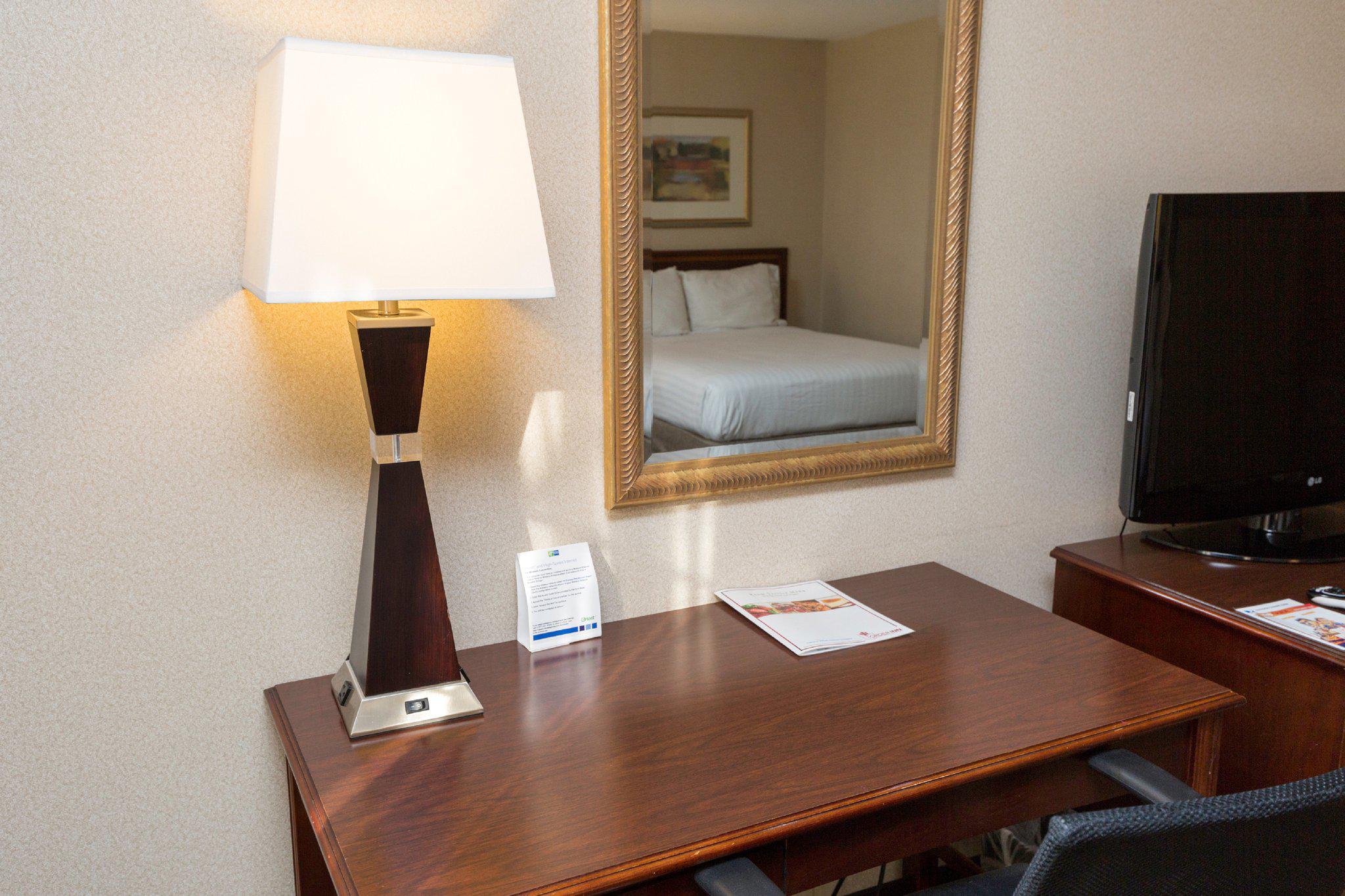 Holiday Inn Express Des Moines-at Drake University Photo