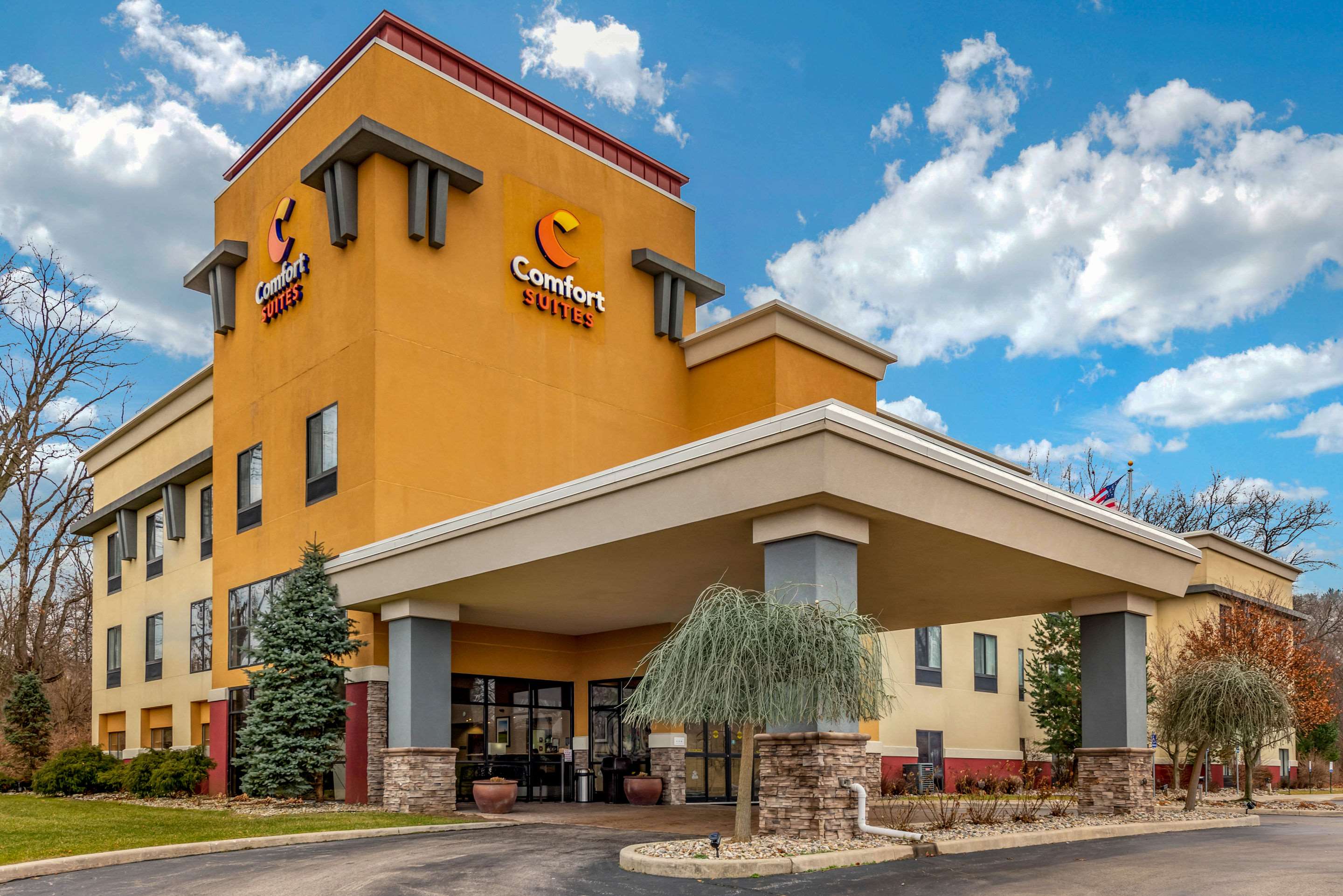 Comfort Suites South Photo