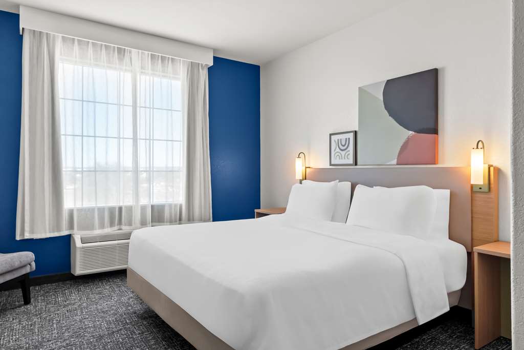 Spark by Hilton Selma Image