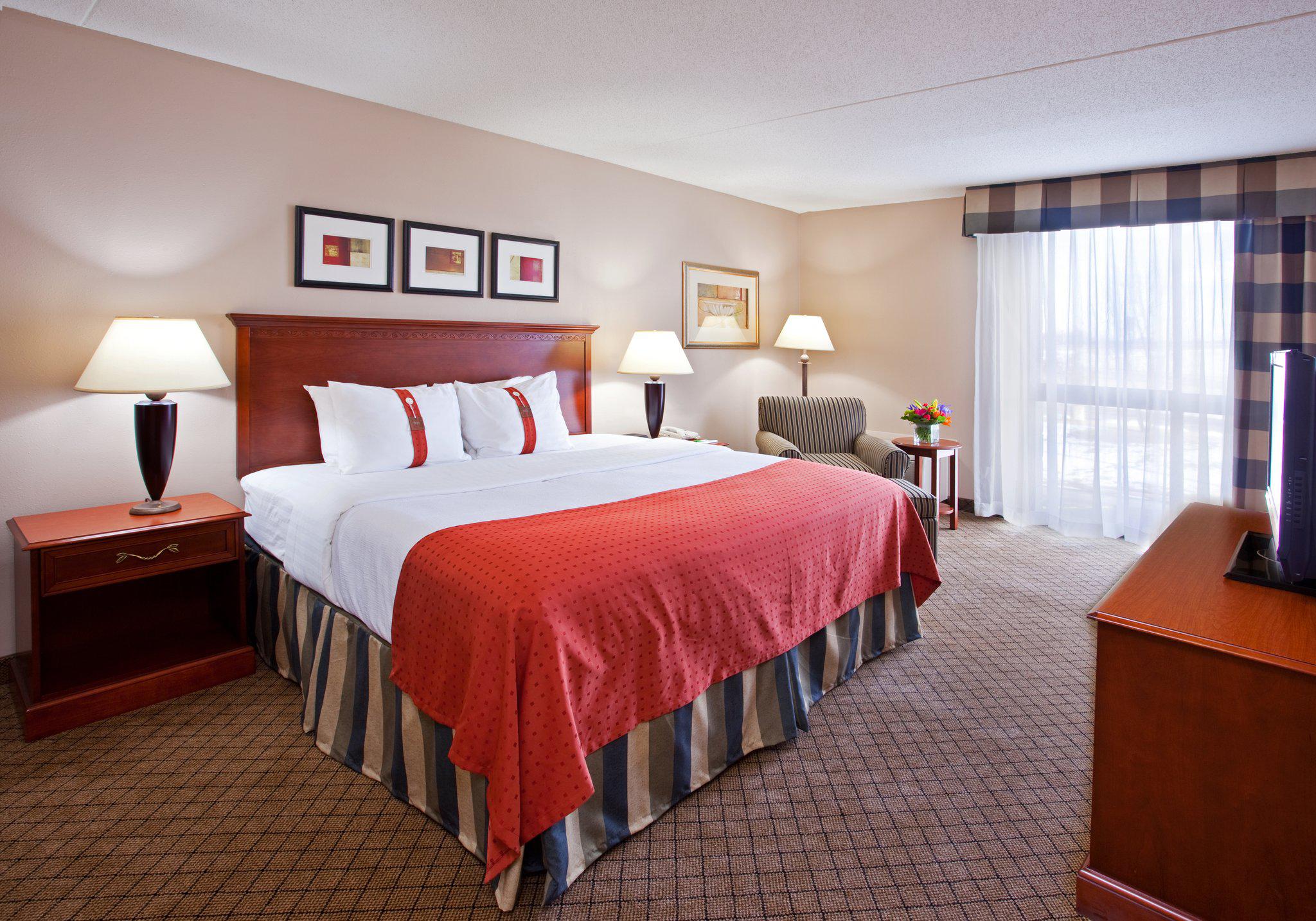 Holiday Inn & Suites Cincinnati-Eastgate (I-275E) Photo