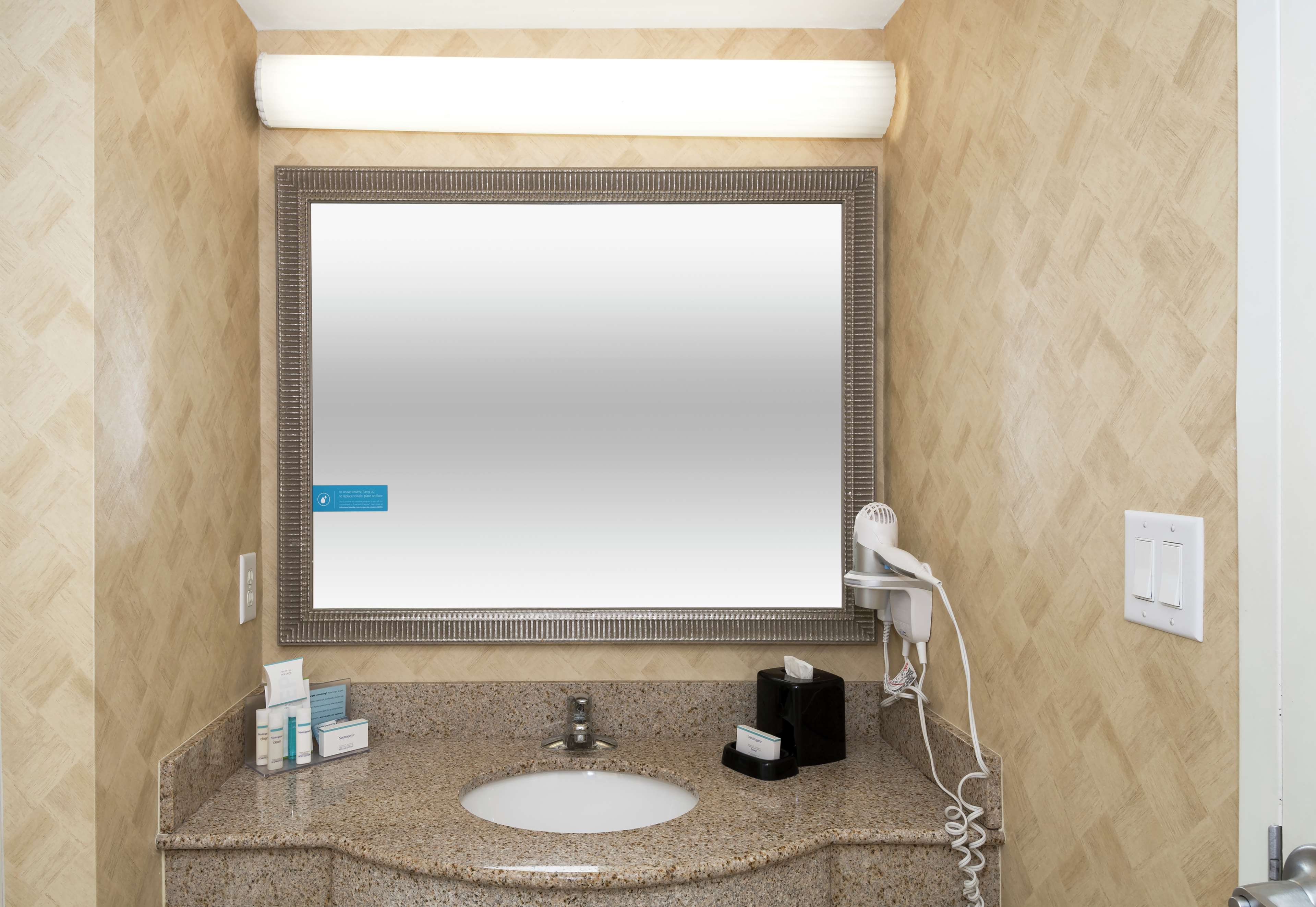 Hampton Inn & Suites Jacksonville Deerwood Park Photo