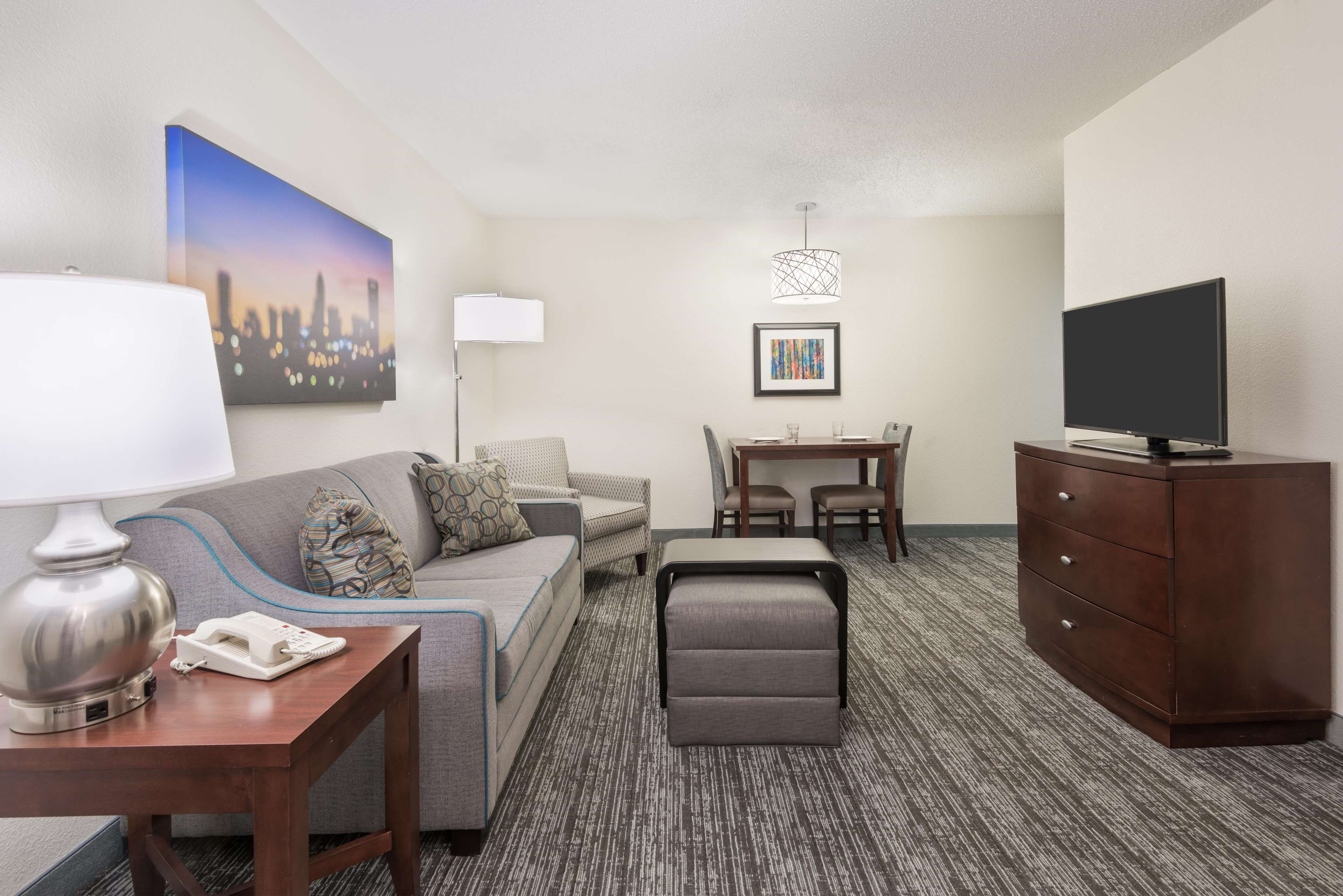 Homewood Suites by Hilton Charlotte-North/Univ Research Park Photo
