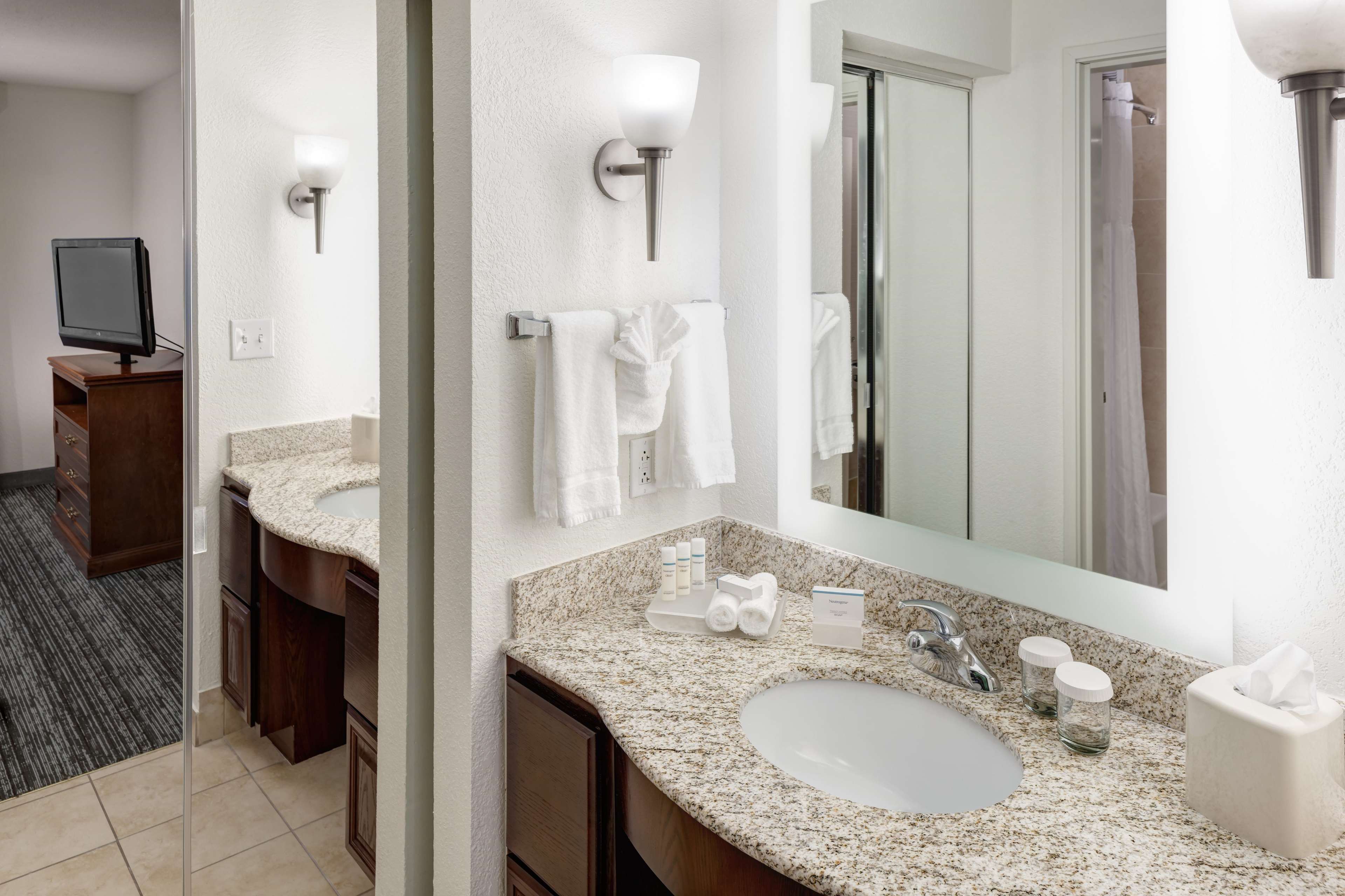 Homewood Suites by Hilton El Paso Airport Photo